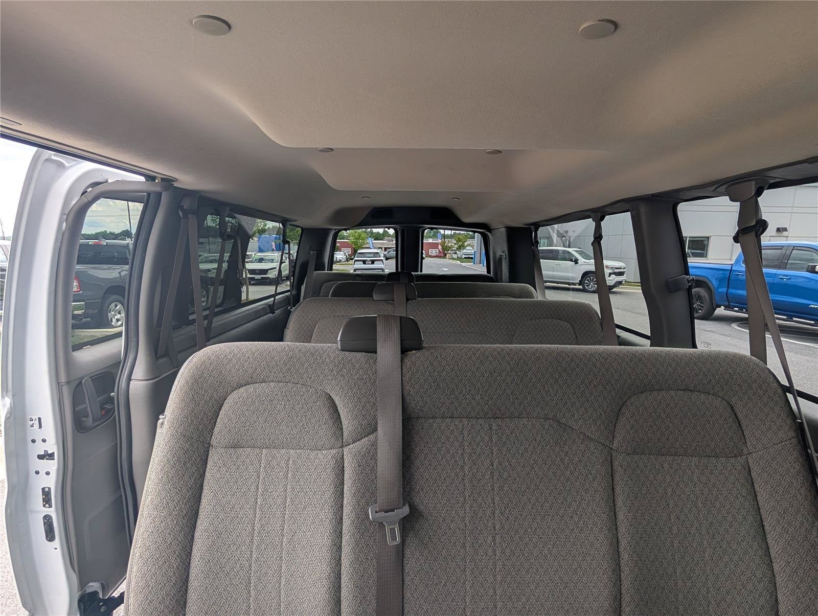 2025 Chevrolet Express Passenger 1LT