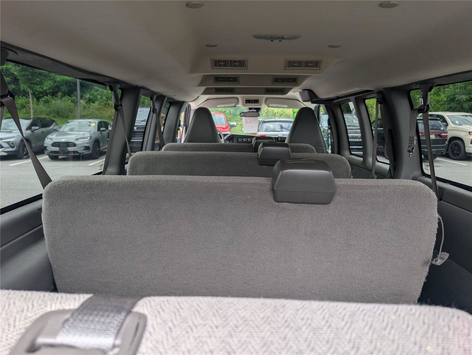 2025 Chevrolet Express Passenger 1LT