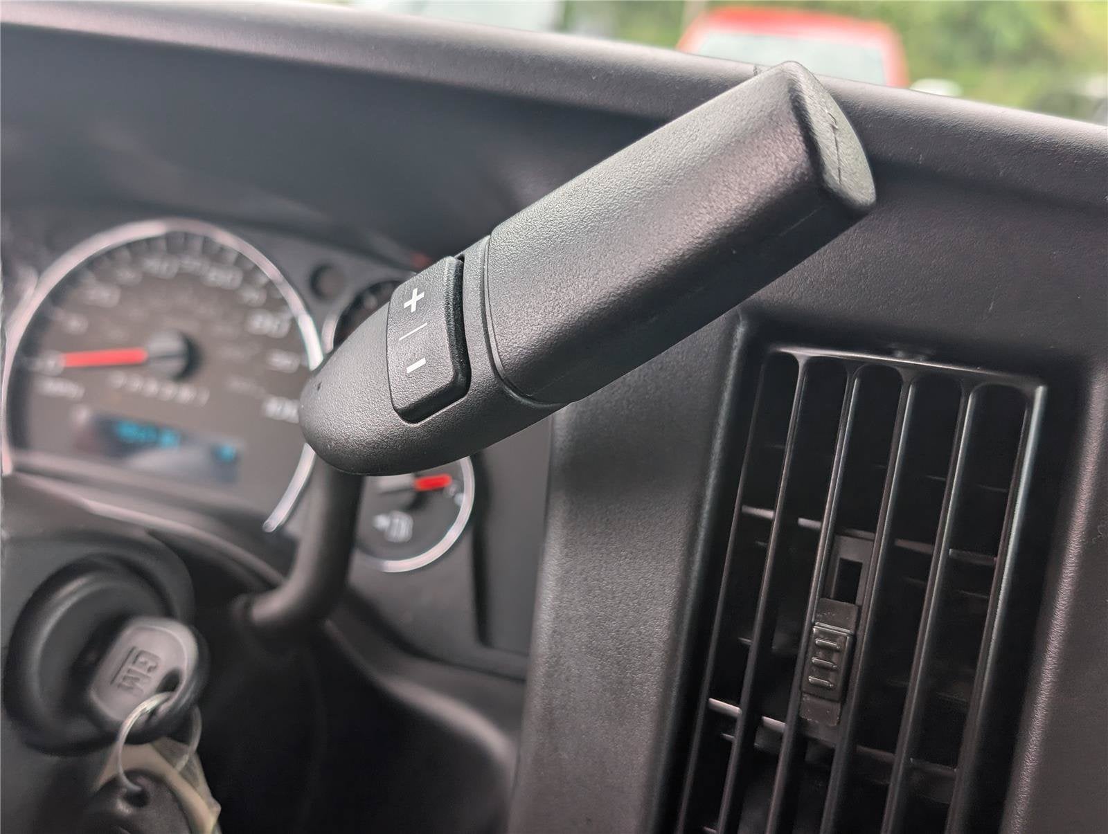 2025 Chevrolet Express Passenger 1LT