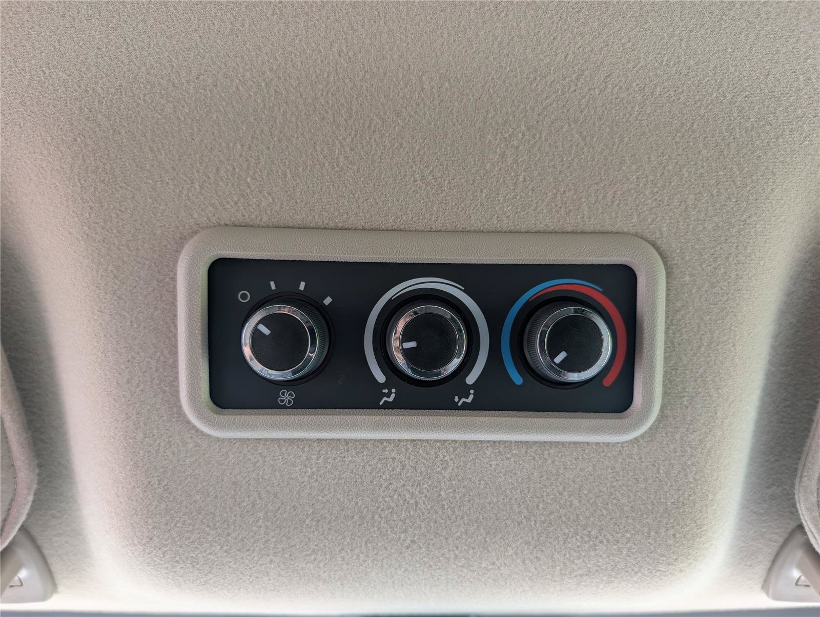 2025 Chevrolet Express Passenger 1LT
