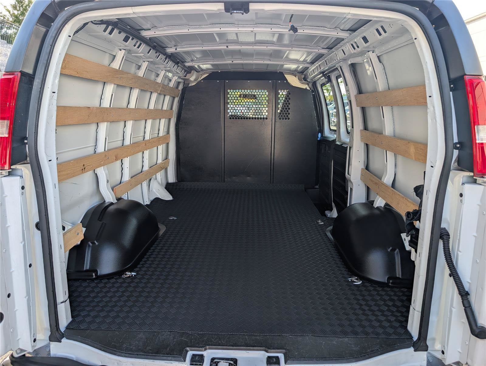 2025 Chevrolet Express Cargo WT