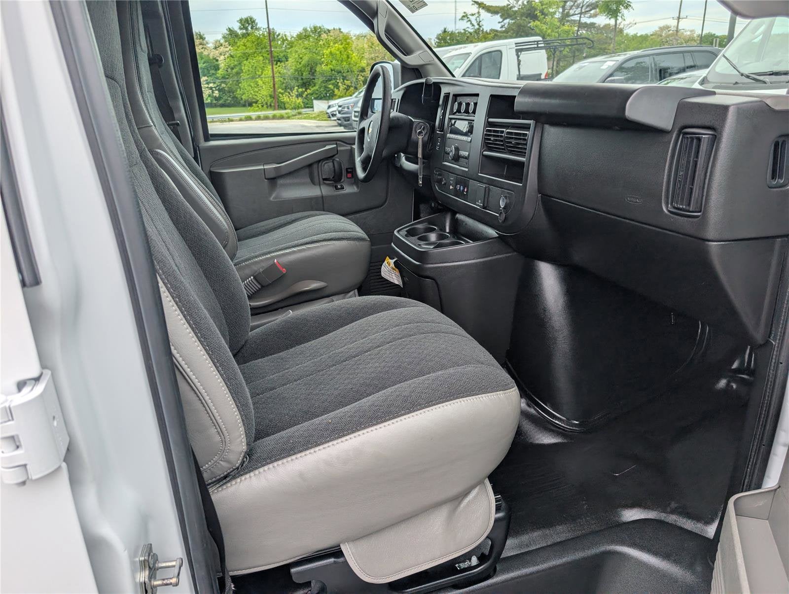 2024 Chevrolet Express Cargo 2500 WT