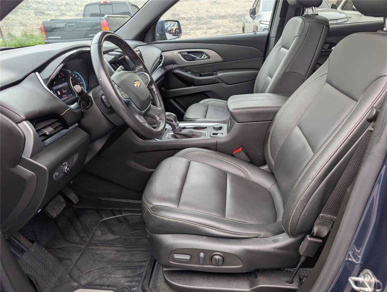 2022 Chevrolet Traverse LT Leather