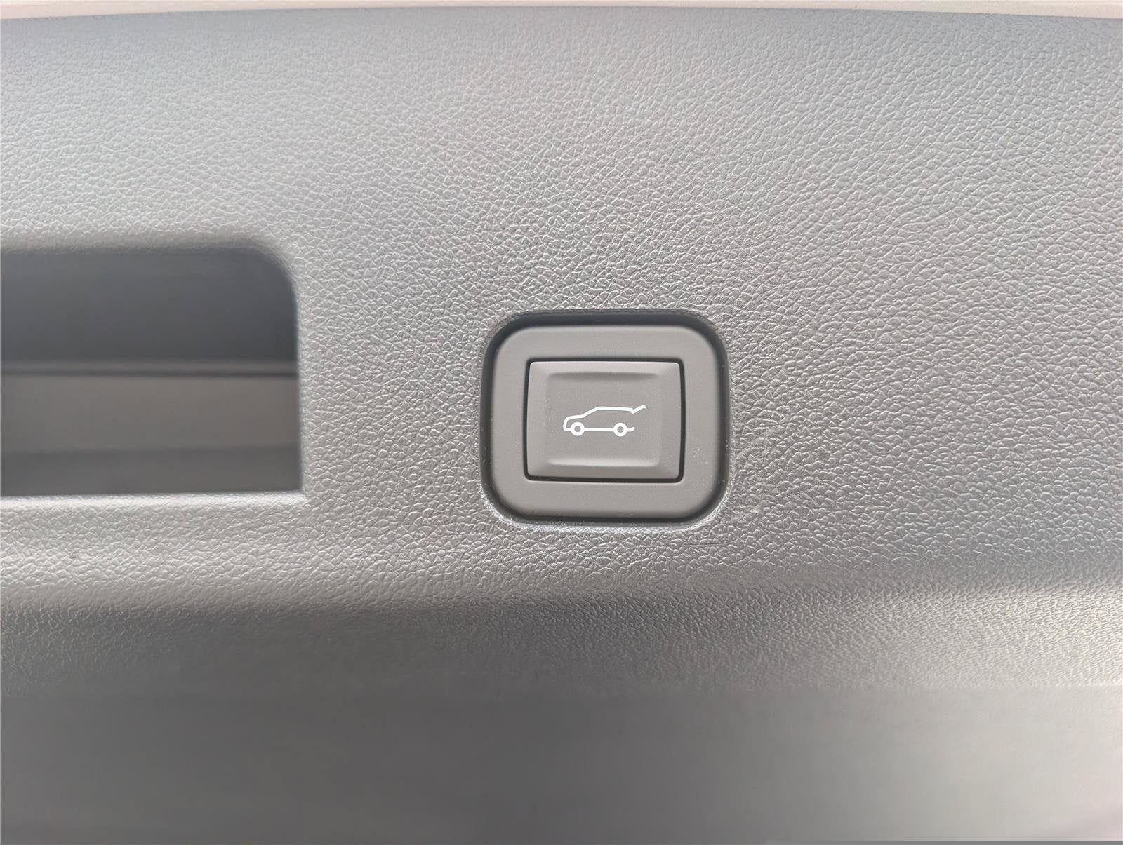 2027 Chevrolet Traverse Z71 - Photo 12