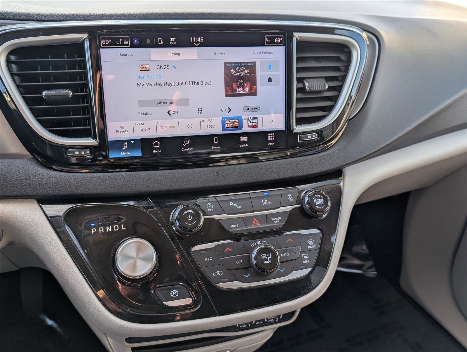 2024 Chrysler Pacifica Touring L