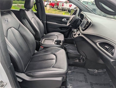 2024 Chrysler Pacifica Hybrid S Appearance Pkg