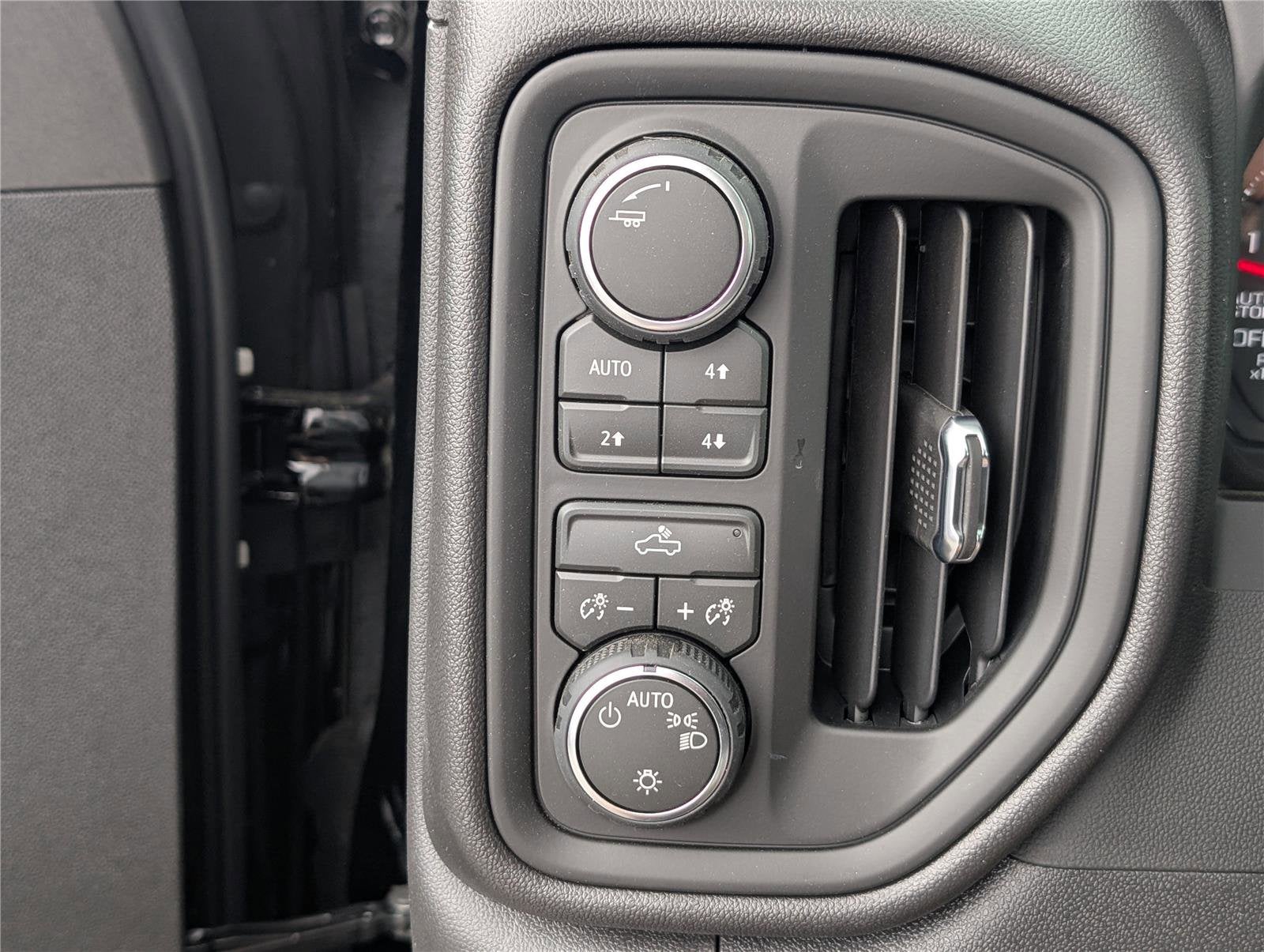 2026 Chevrolet Silverado 1500 Custom Trail Boss - Photo 18