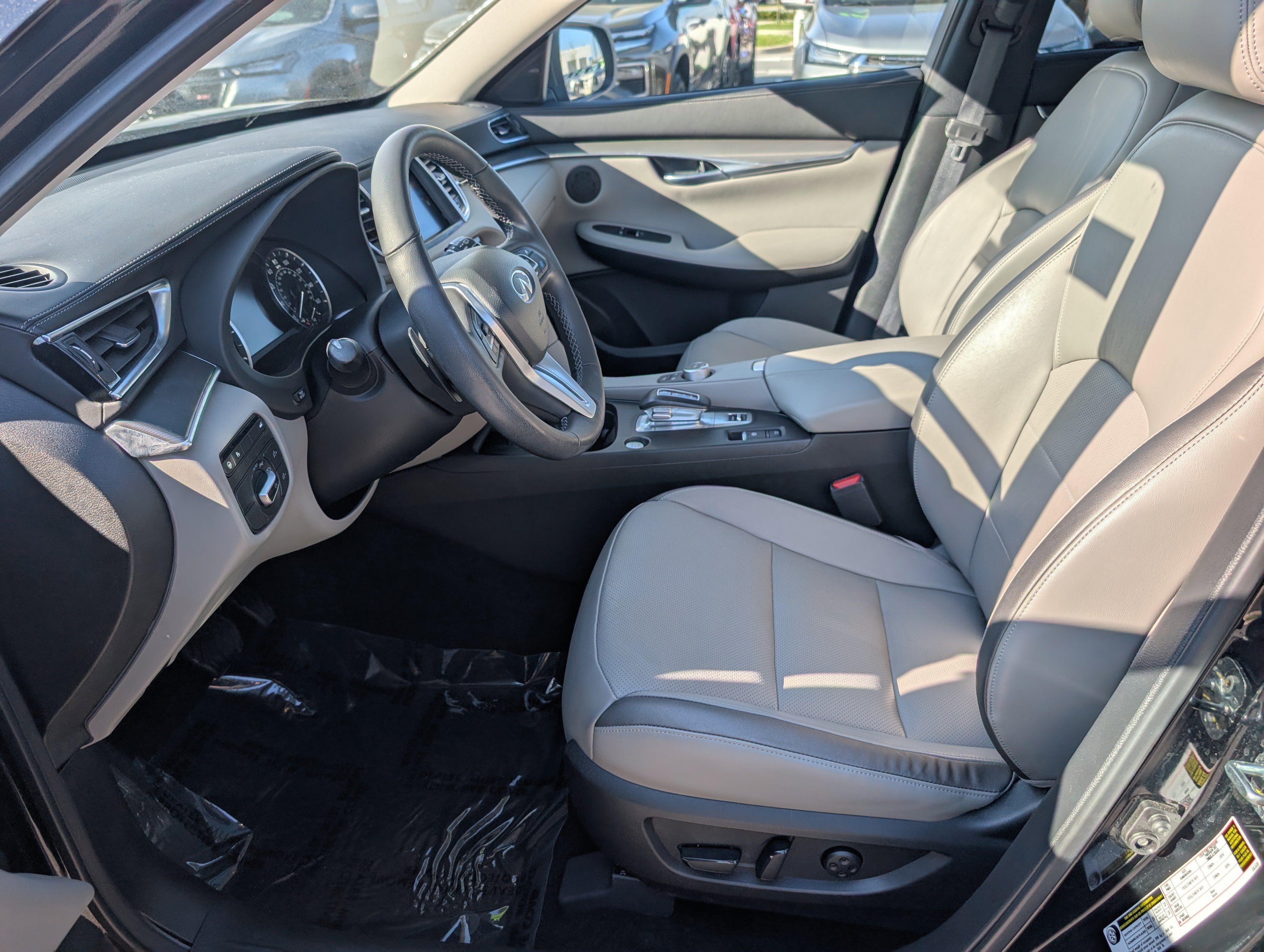 2023 INFINITI QX50 LUXE