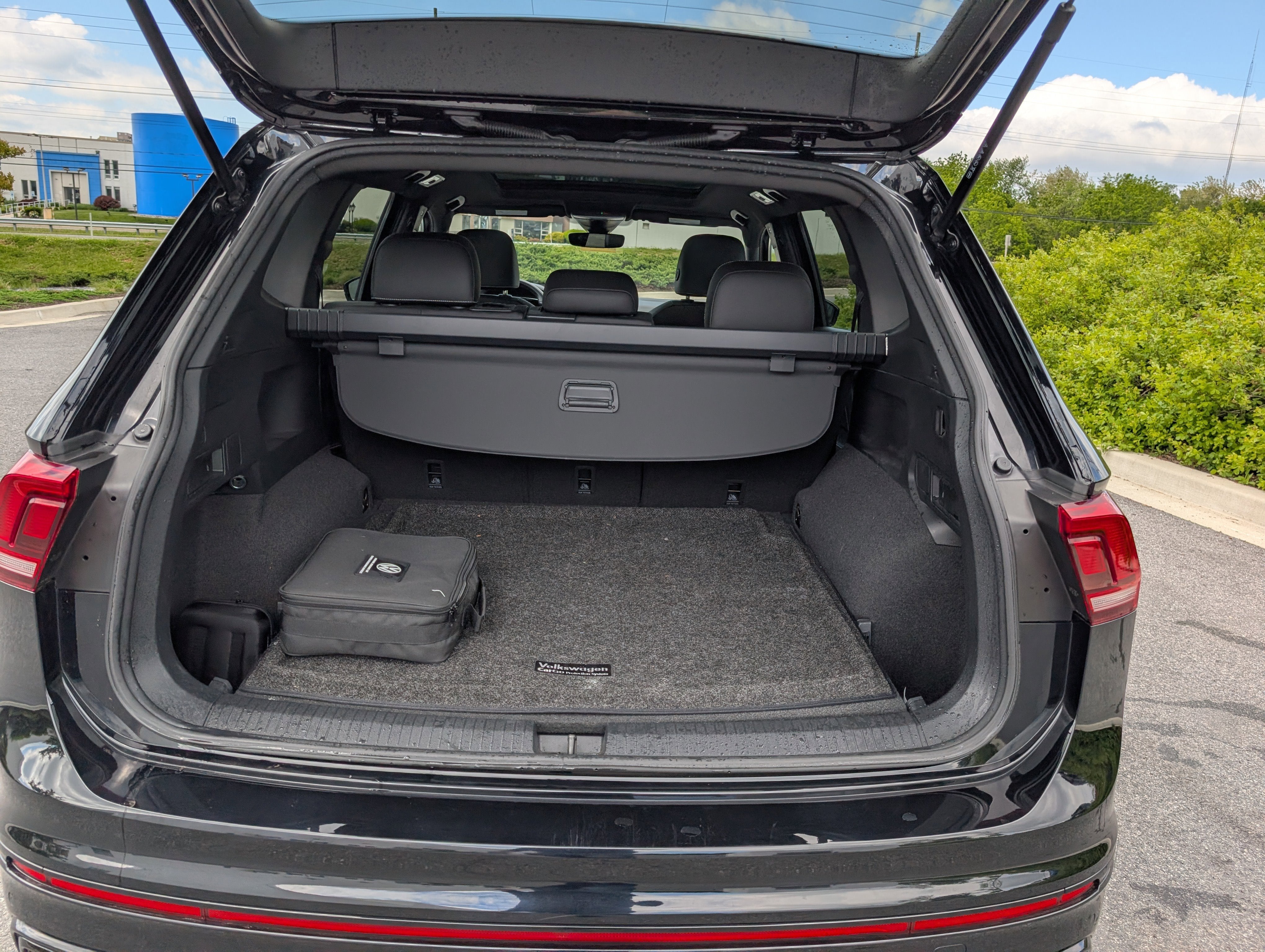 2023 Volkswagen Tiguan SE R-Line Black