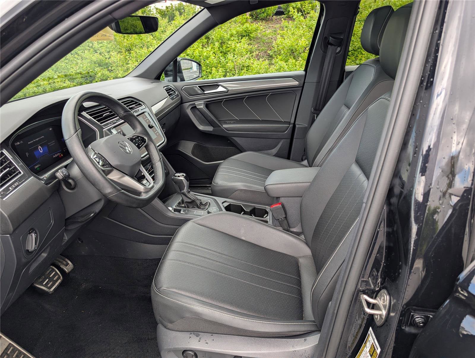 2023 Volkswagen Tiguan SE R-Line Black