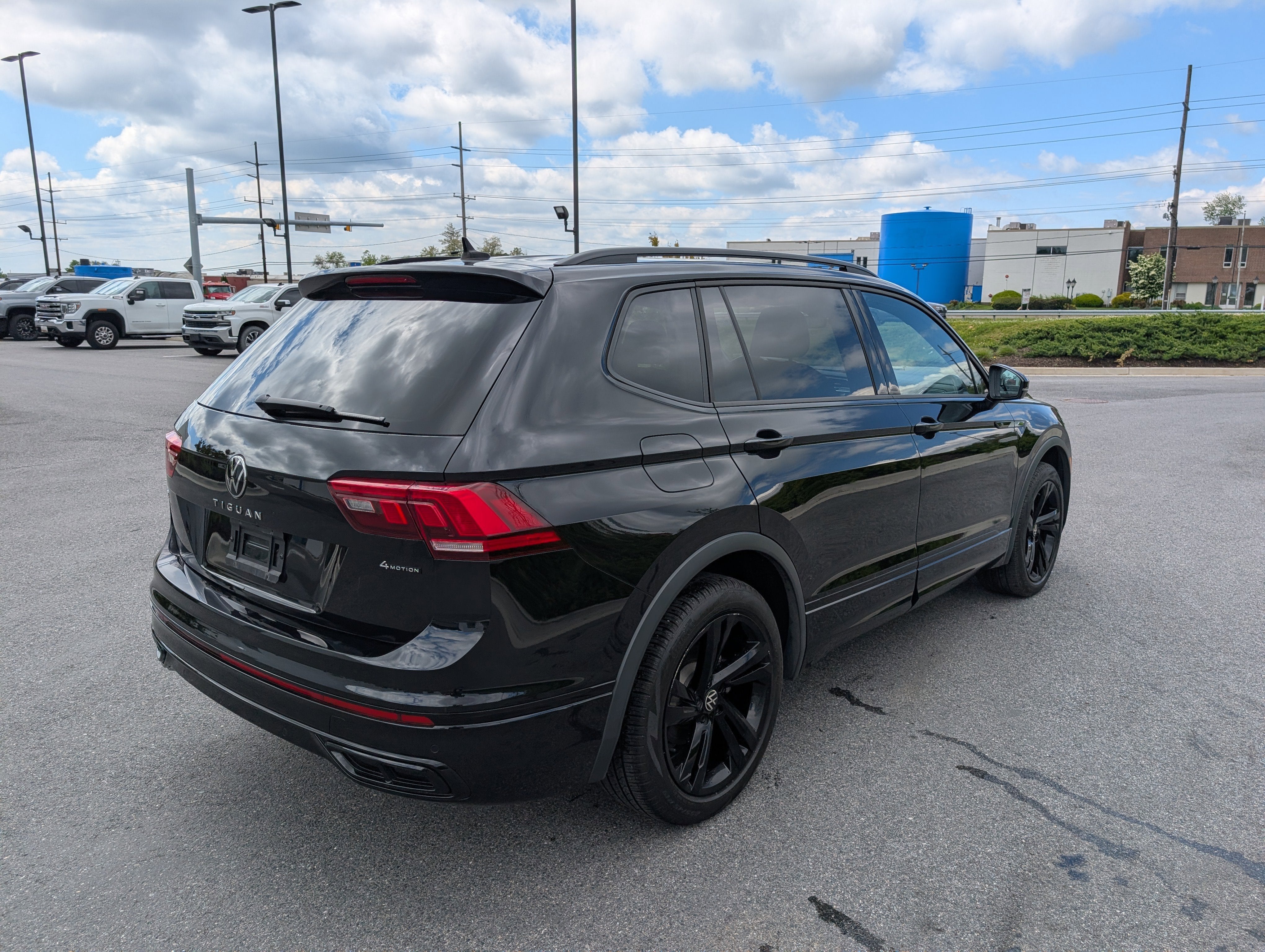 2023 Volkswagen Tiguan SE R-Line Black