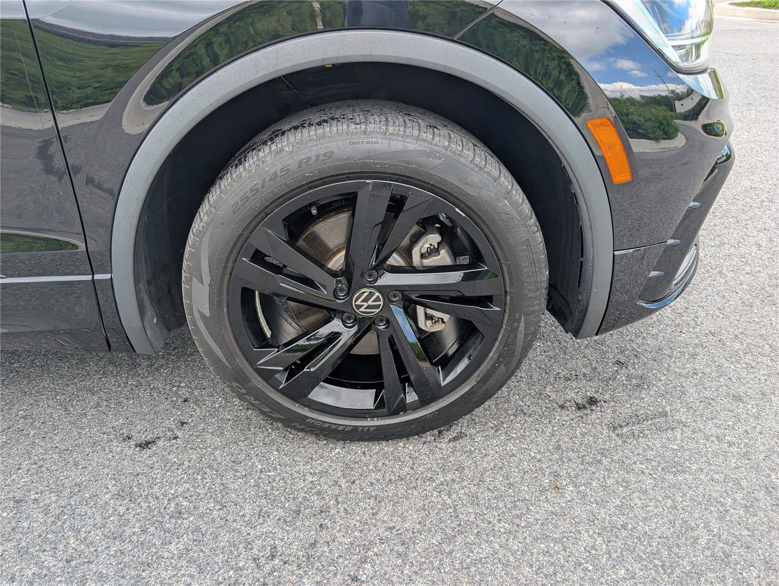 2023 Volkswagen Tiguan SE R-Line Black
