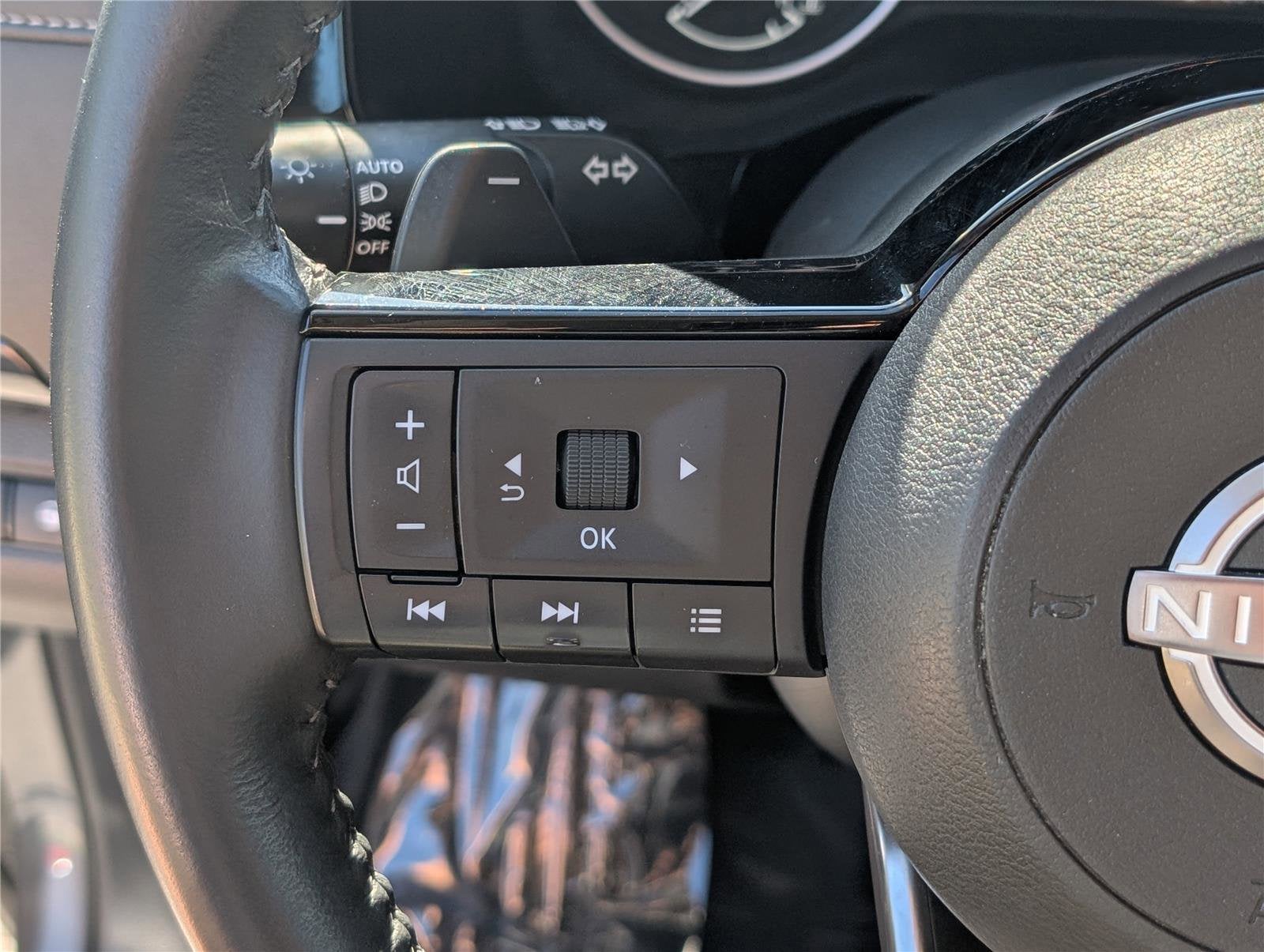 2023 Nissan Pathfinder SV