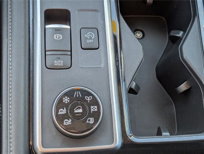 2023 Nissan Pathfinder SV