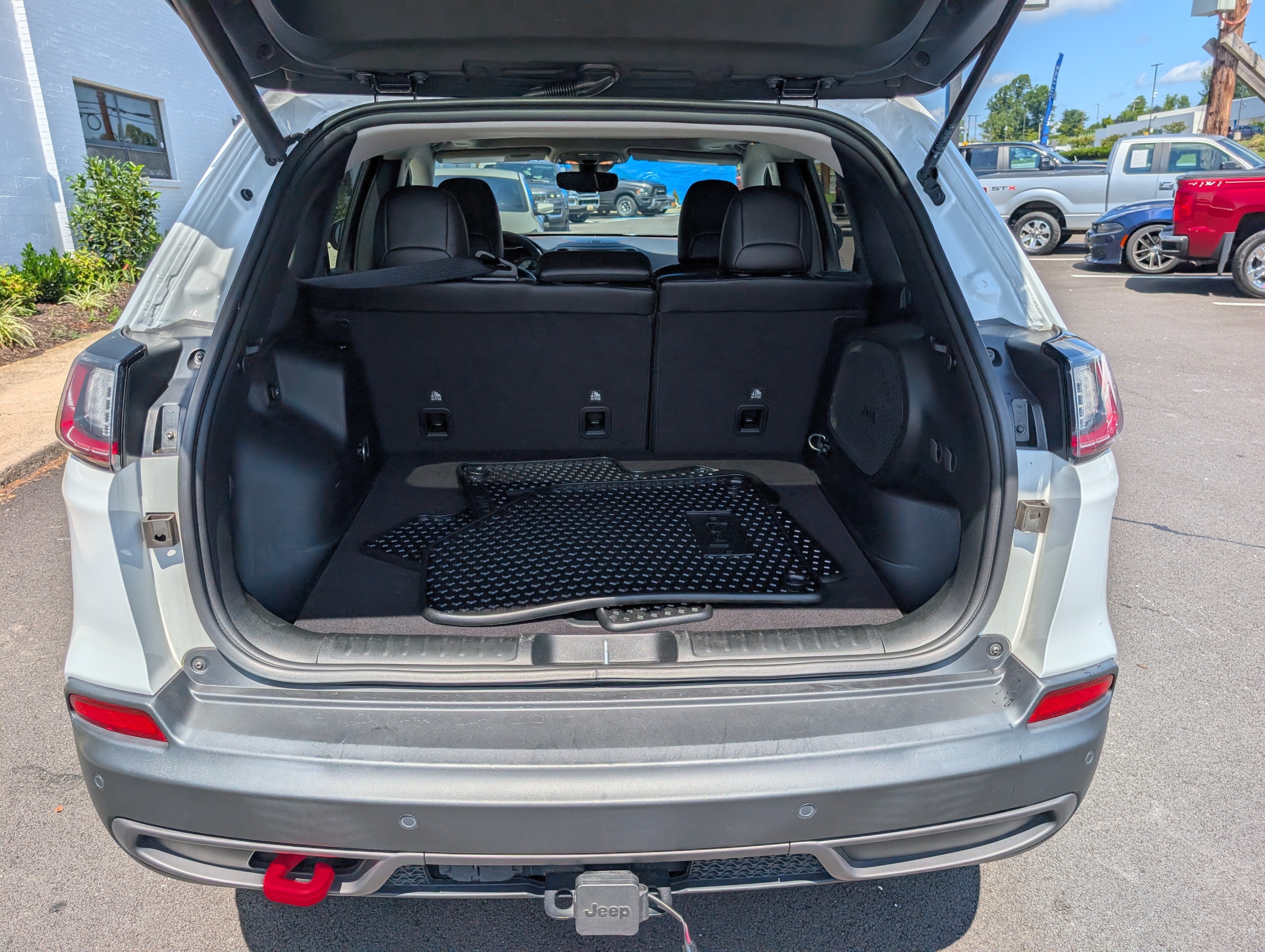 2023 Jeep Cherokee Trailhawk