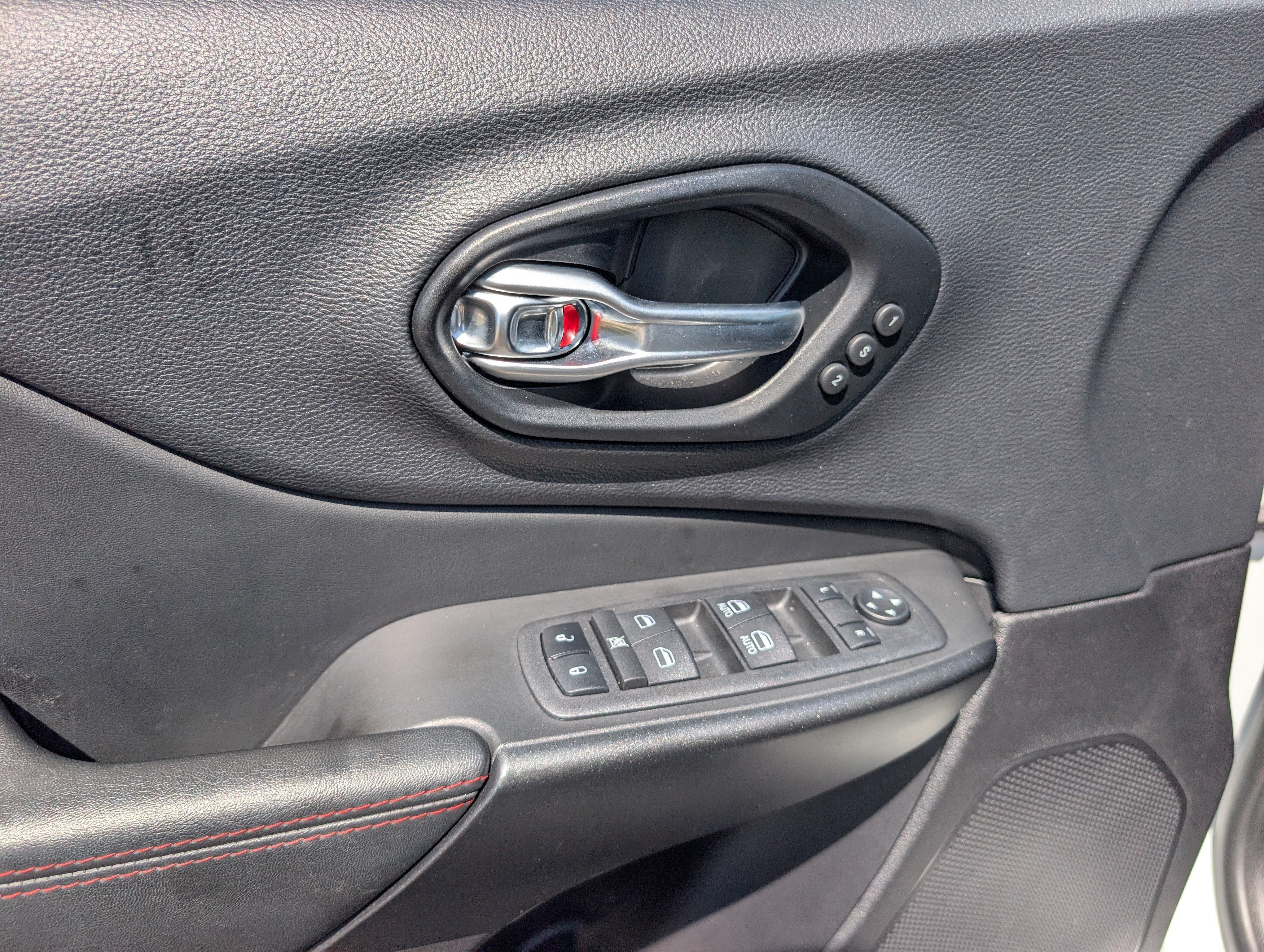2023 Jeep Cherokee Trailhawk