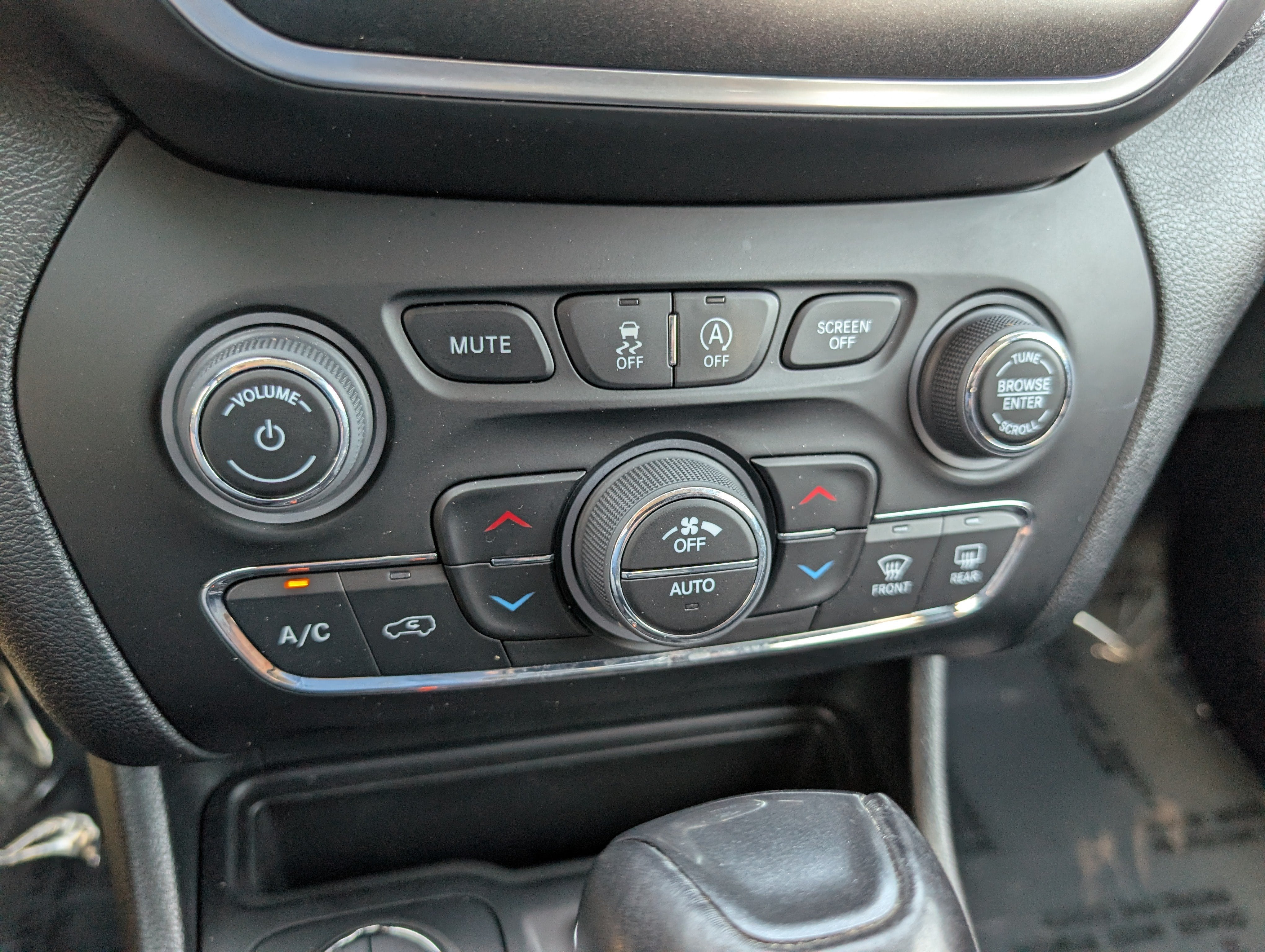 2023 Jeep Cherokee Trailhawk