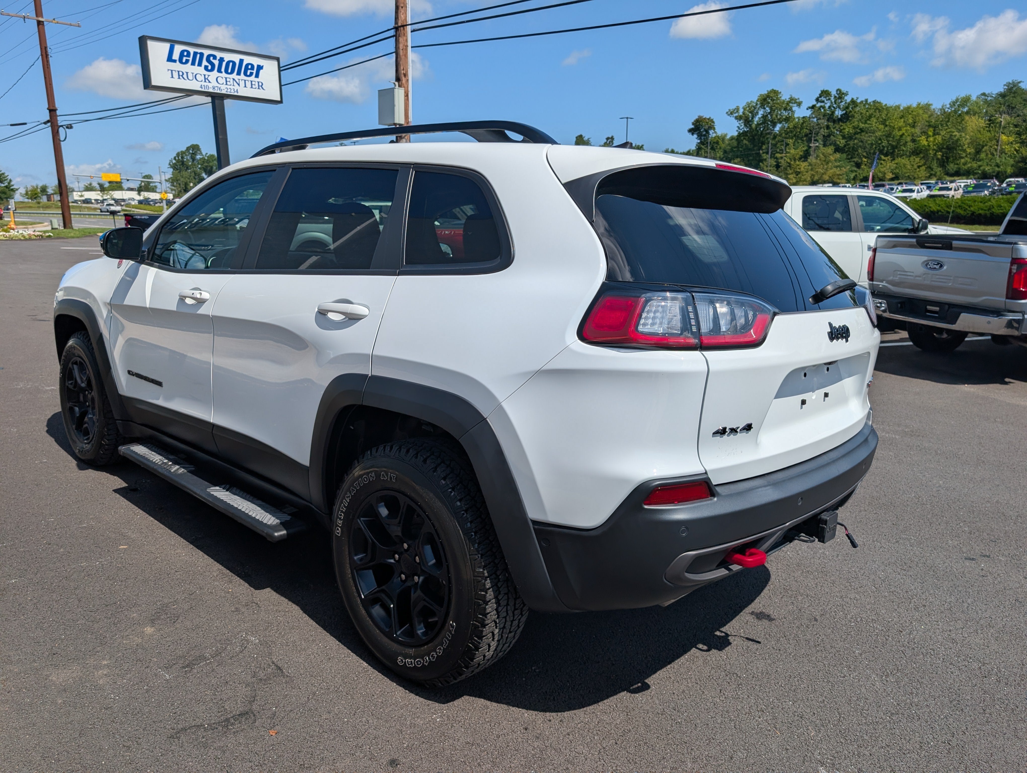 2023 Jeep Cherokee Trailhawk