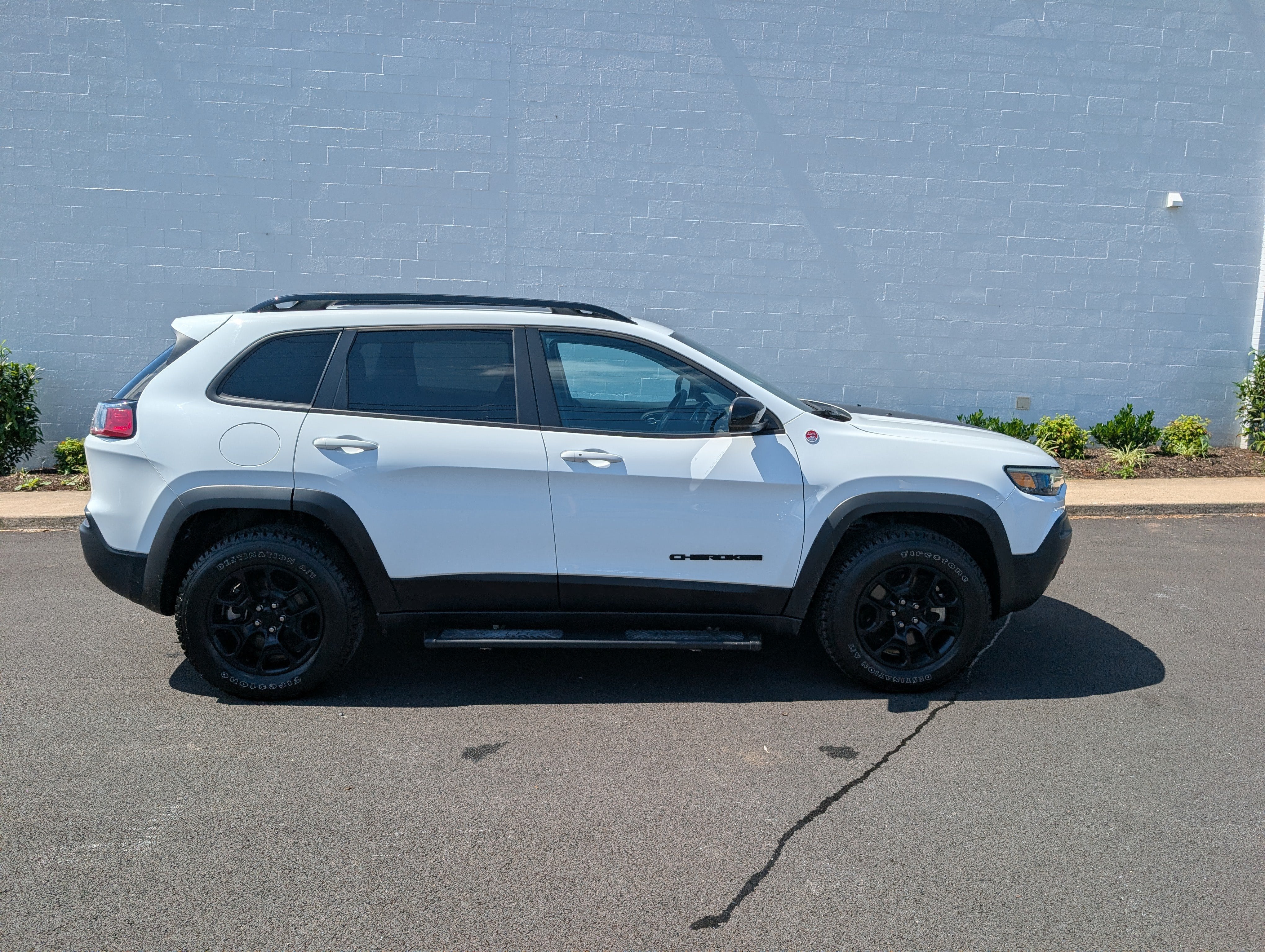 2023 Jeep Cherokee Trailhawk