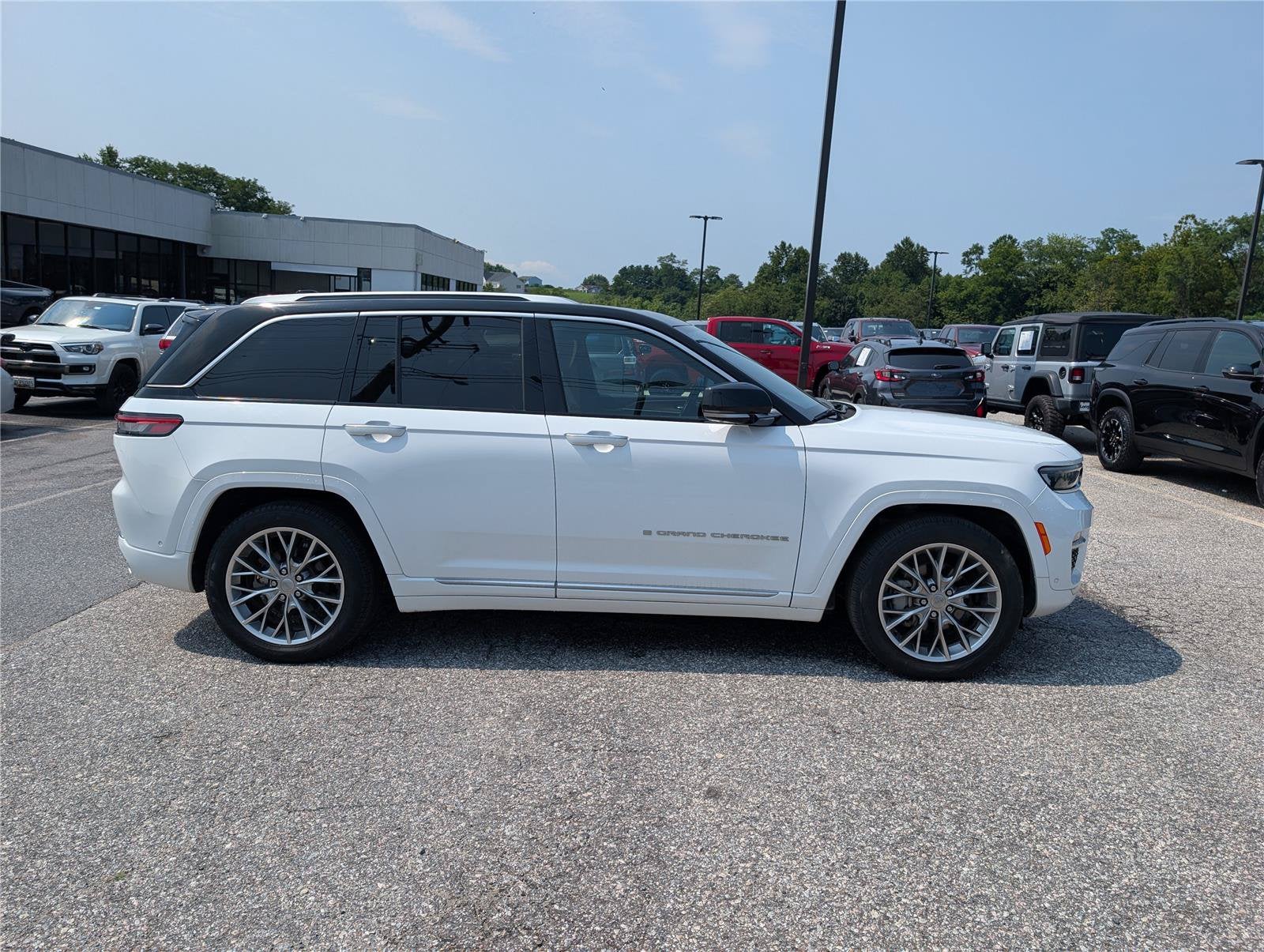 2023 Jeep Grand Cherokee Summit