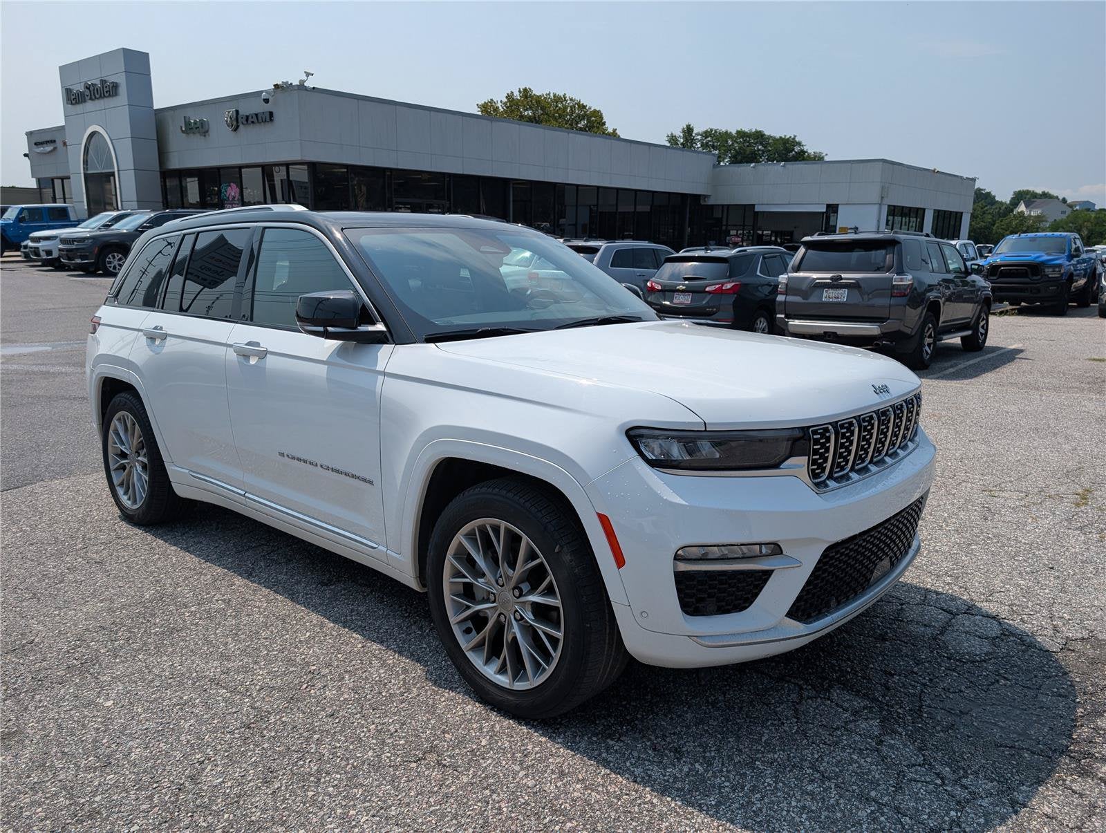 2023 Jeep Grand Cherokee Summit