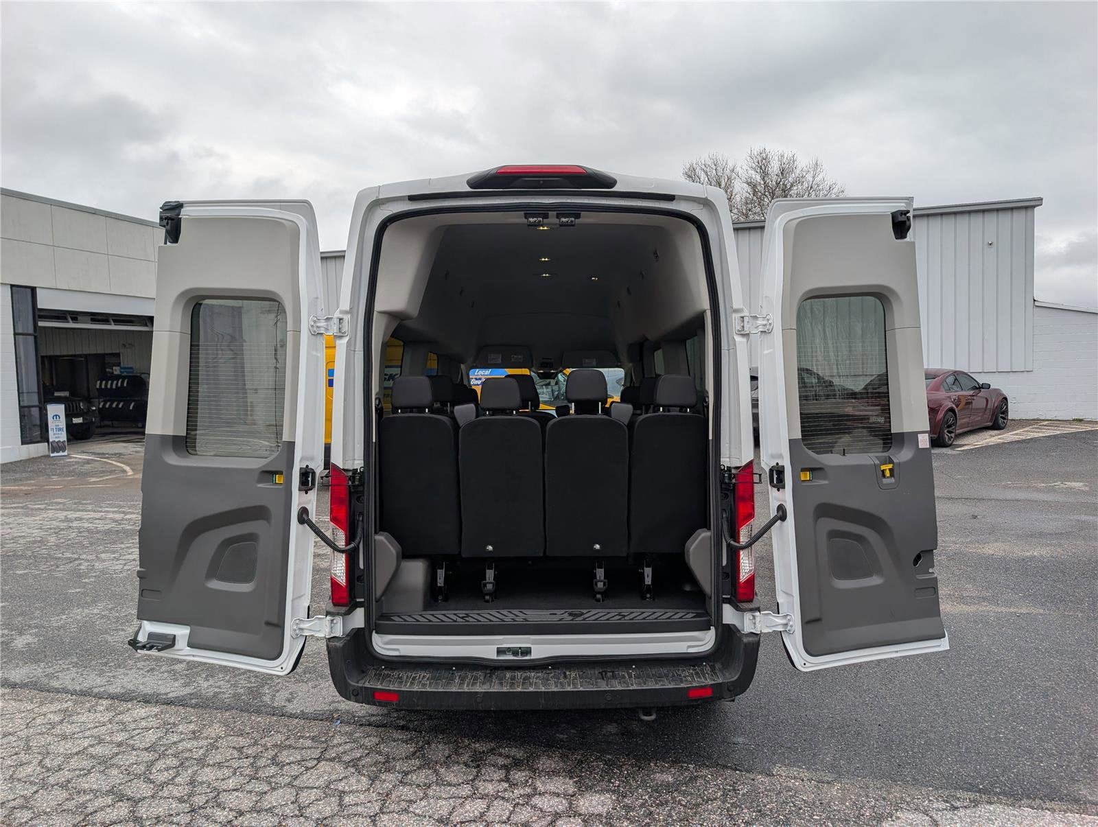 2024 Ford Transit Passenger Wagon XLT