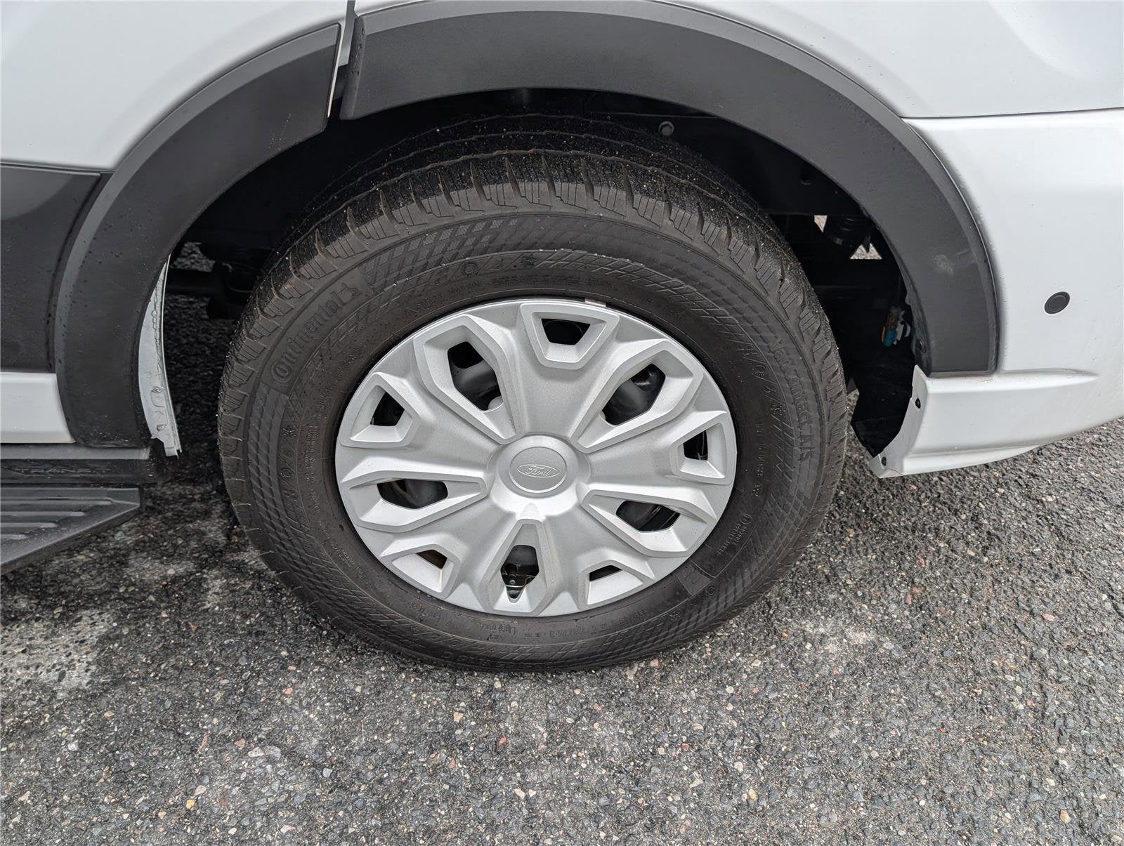 2024 Ford Transit Passenger Wagon XLT