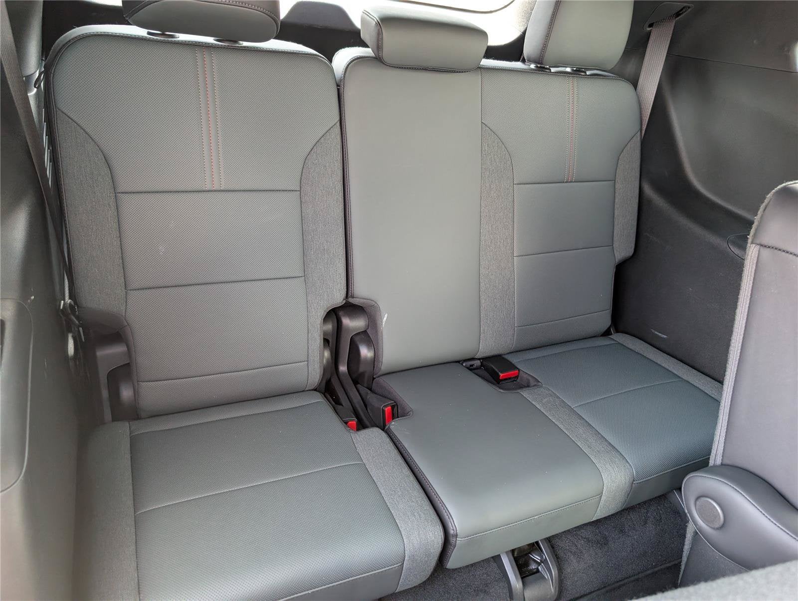 2025 GMC Acadia AWD AT4