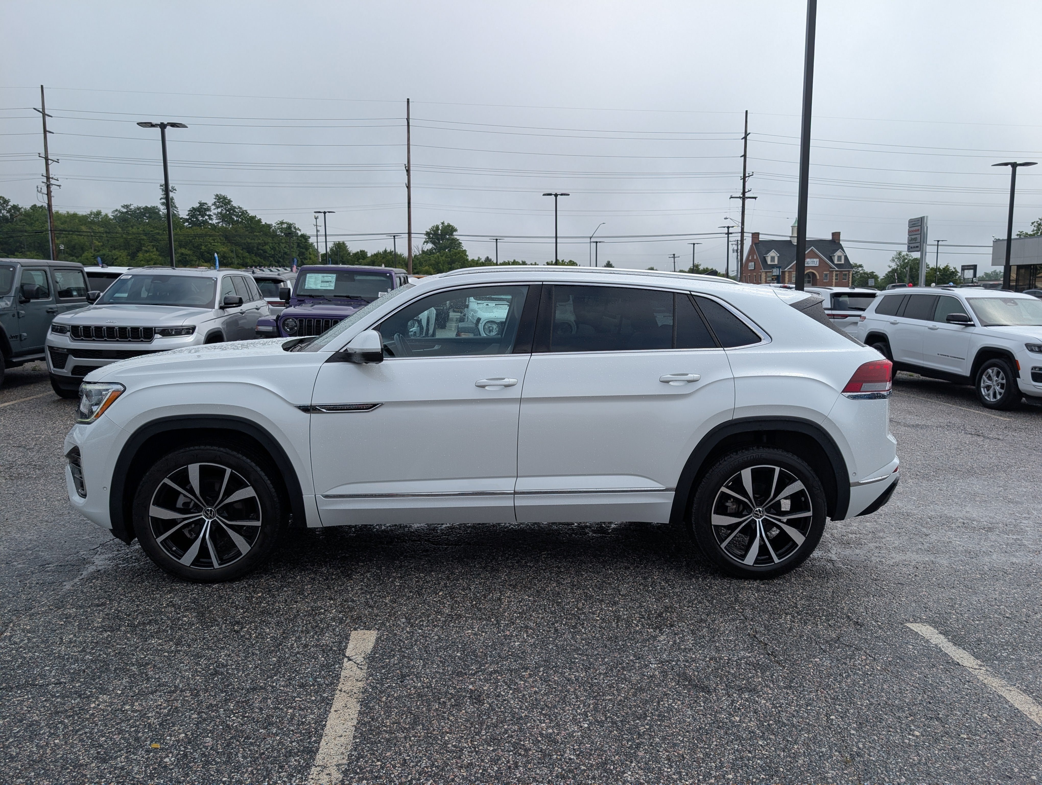 2024 Volkswagen Atlas Cross Sport 2.0T SEL Premium R-Line