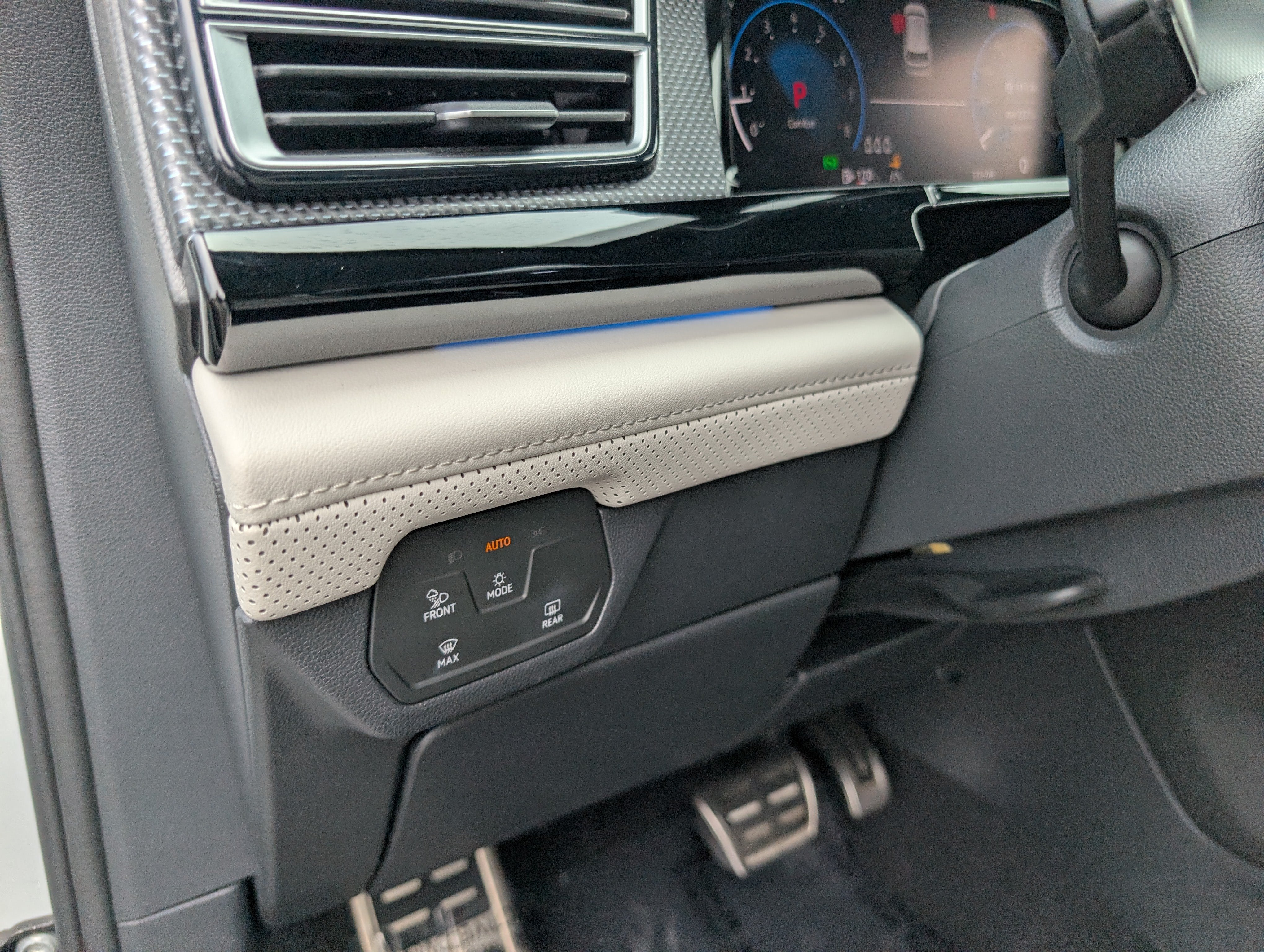 2024 Volkswagen Atlas Cross Sport 2.0T SEL Premium R-Line