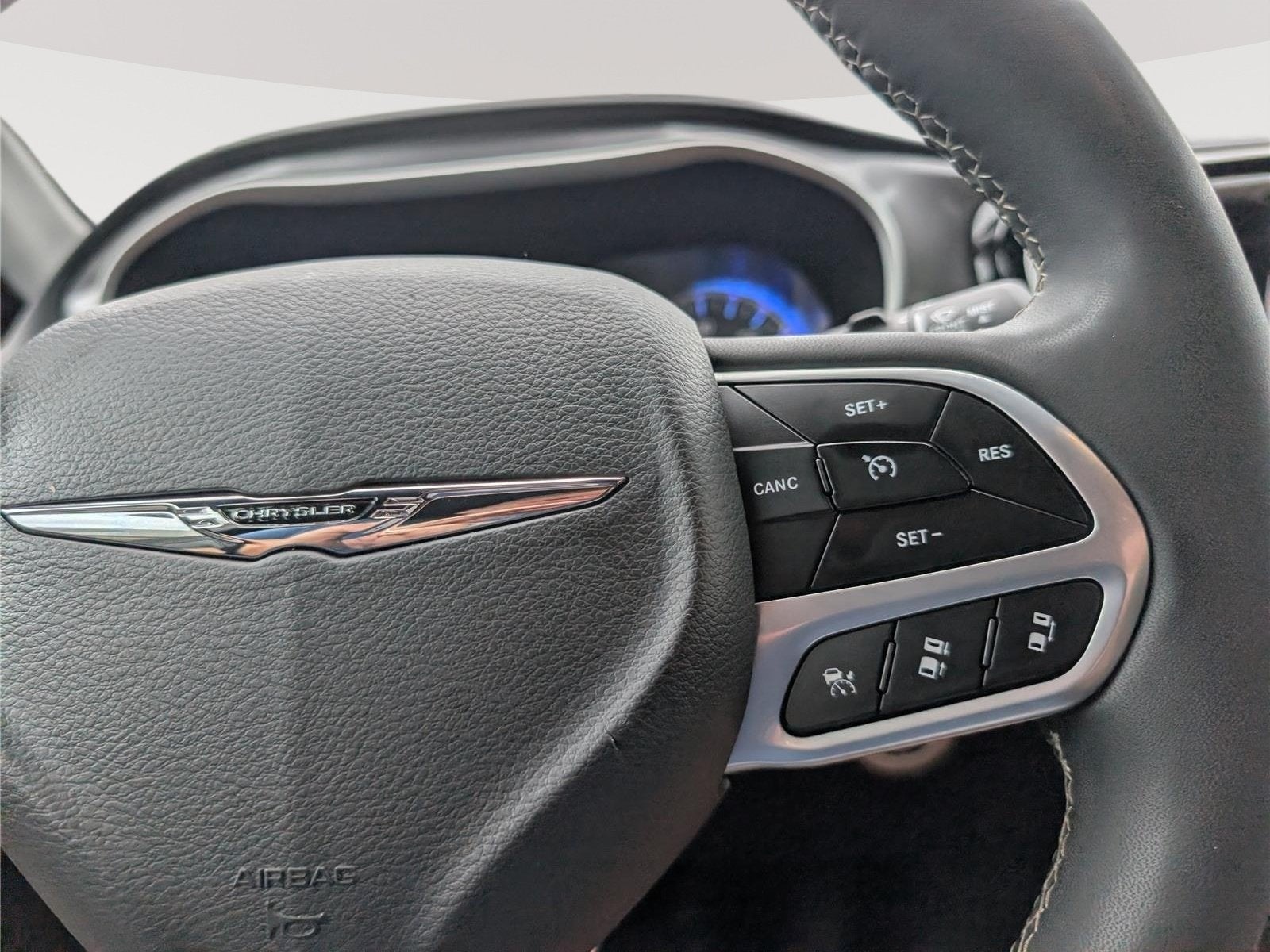 2025 Chrysler Pacifica Select