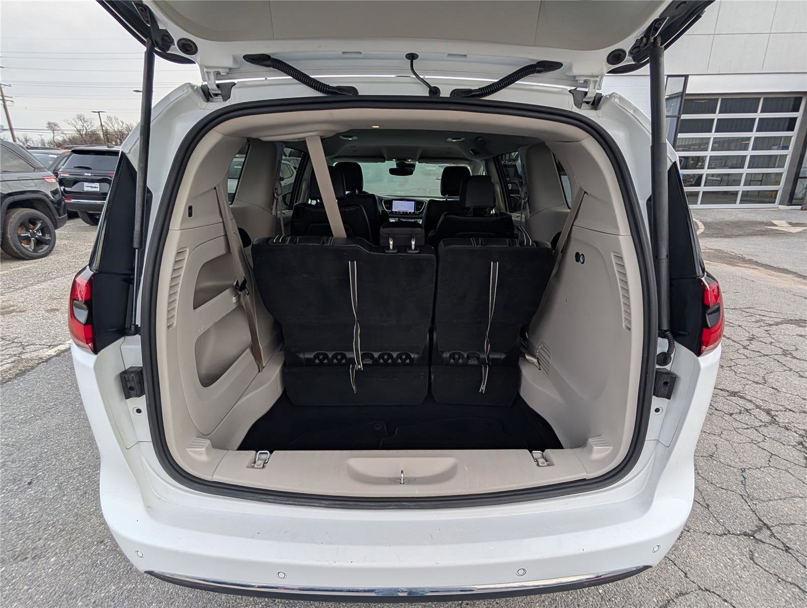 2023 Chrysler Pacifica Touring L