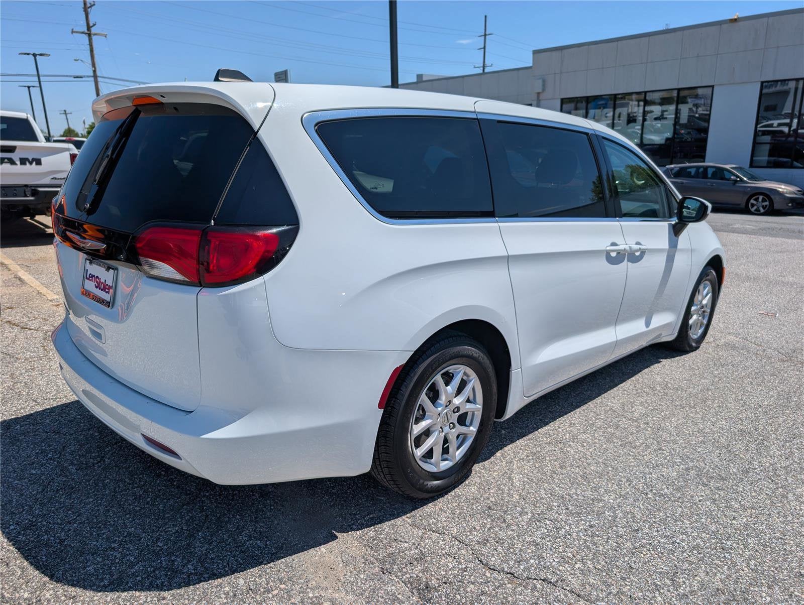 2023 Chrysler Voyager LX