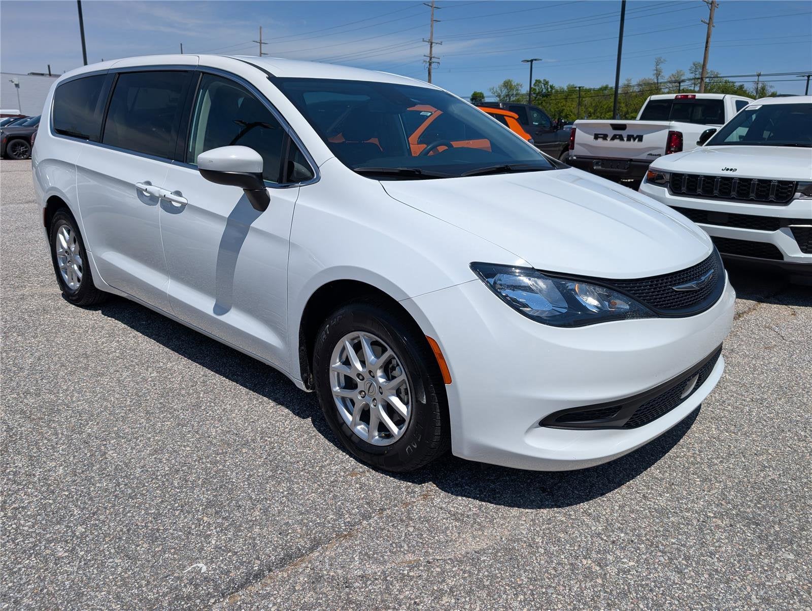 2023 Chrysler Voyager LX