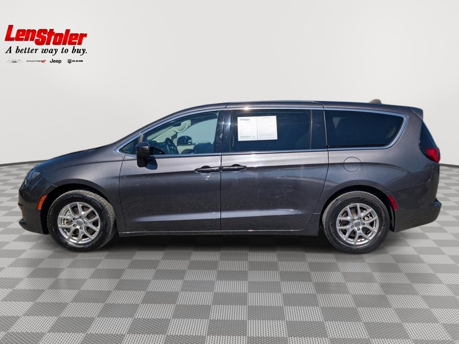 2023 Chrysler Voyager LX