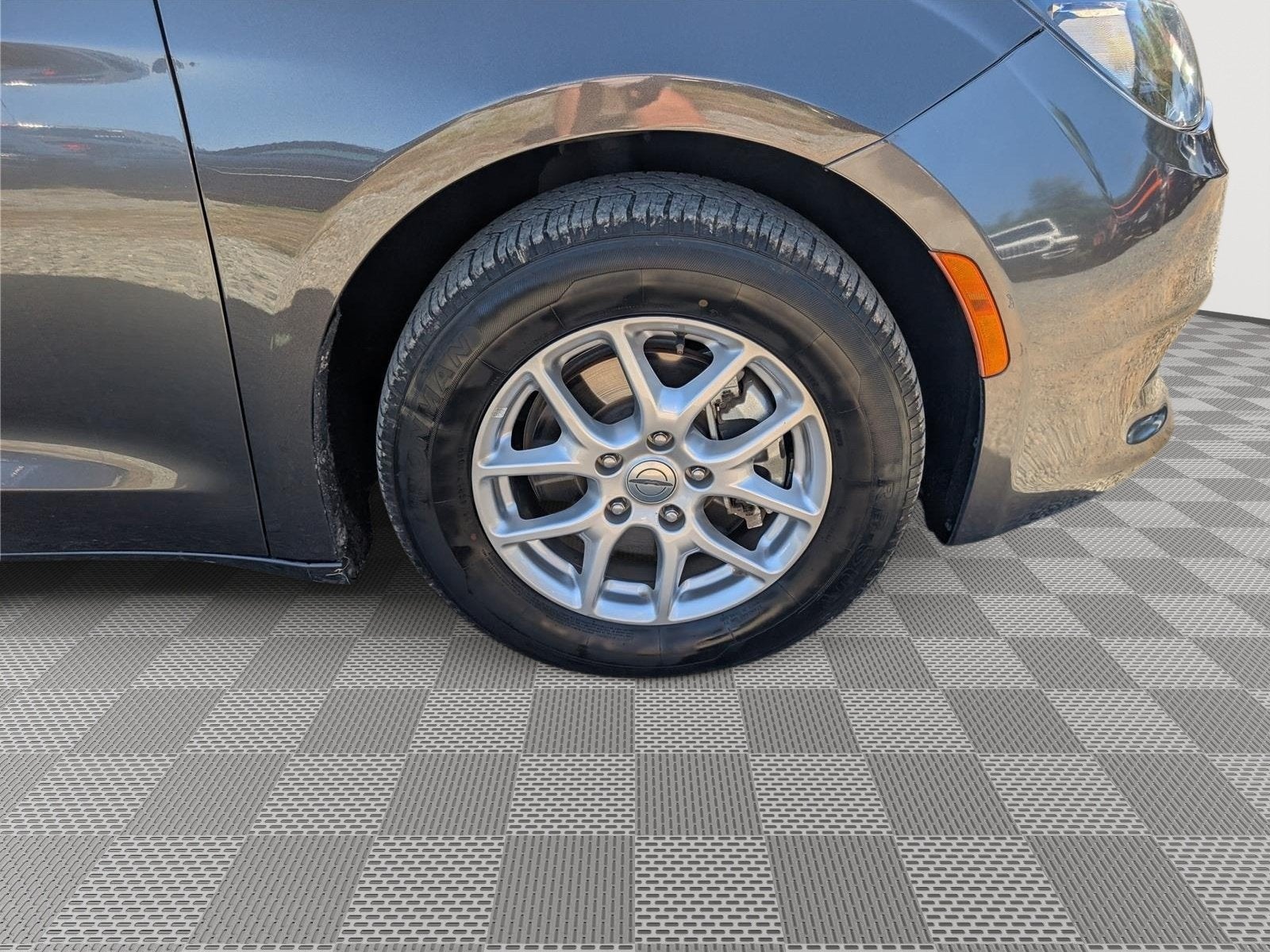 2023 Chrysler Voyager LX