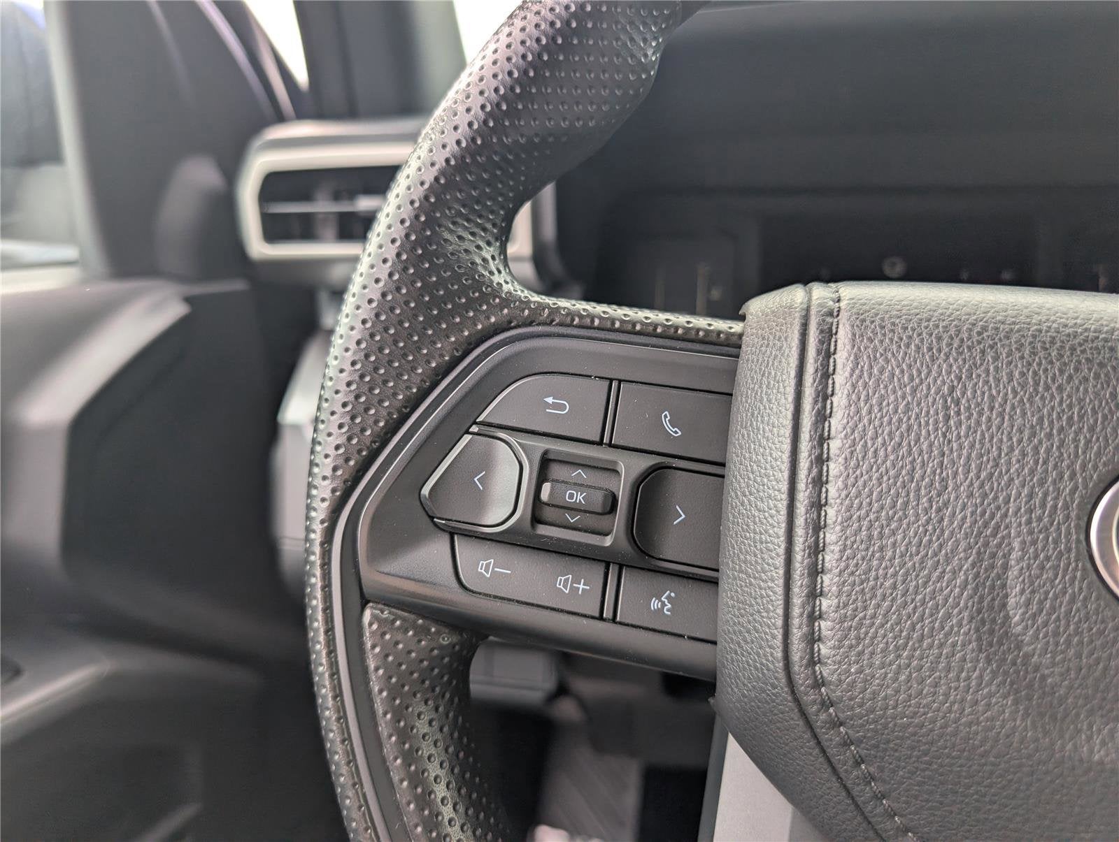 2025 Toyota Tacoma 4WD SR5