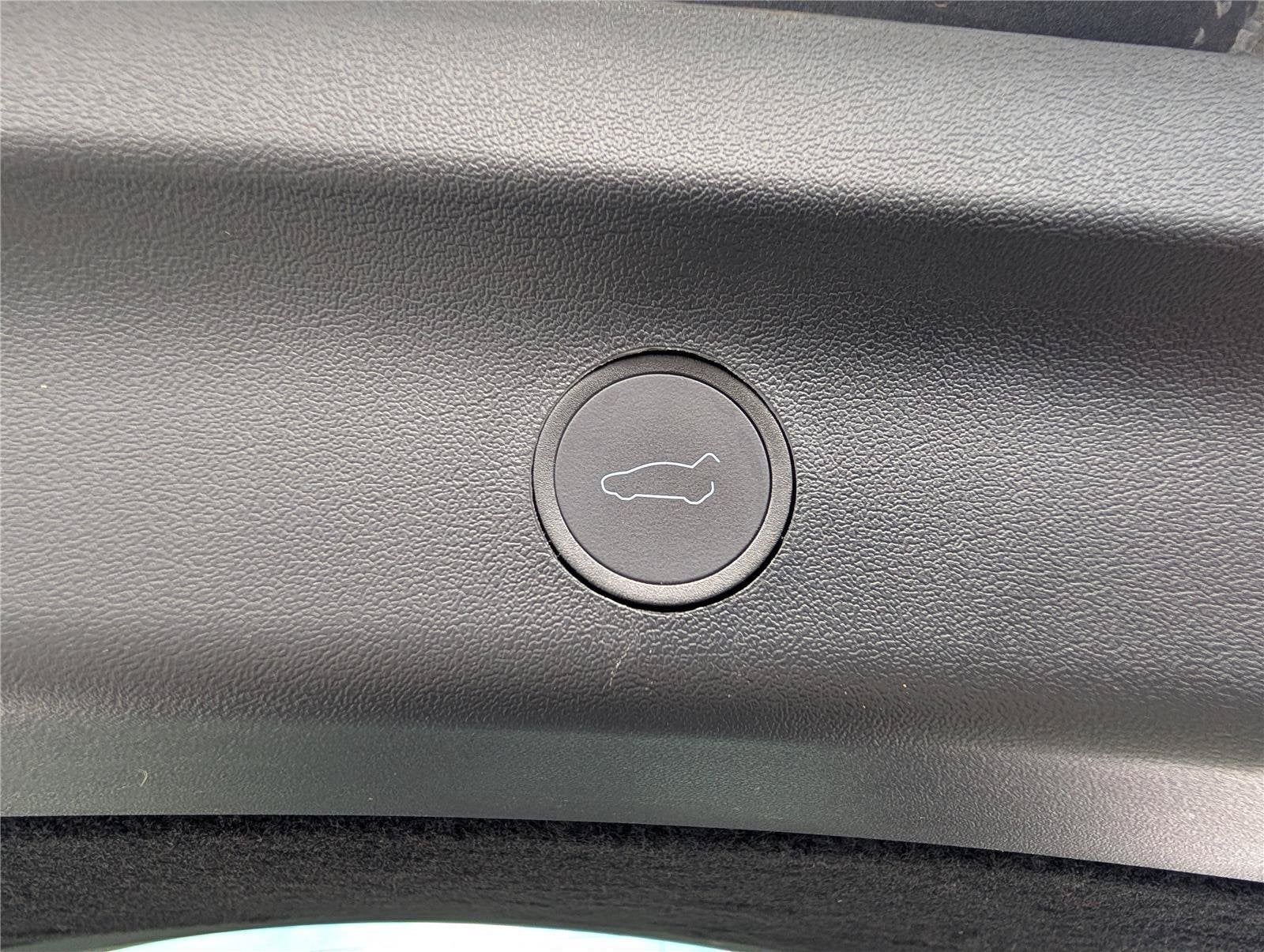 2023 Tesla Model Y Base
