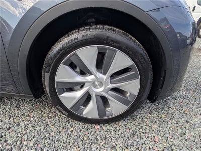 2023 Tesla Model Y Base
