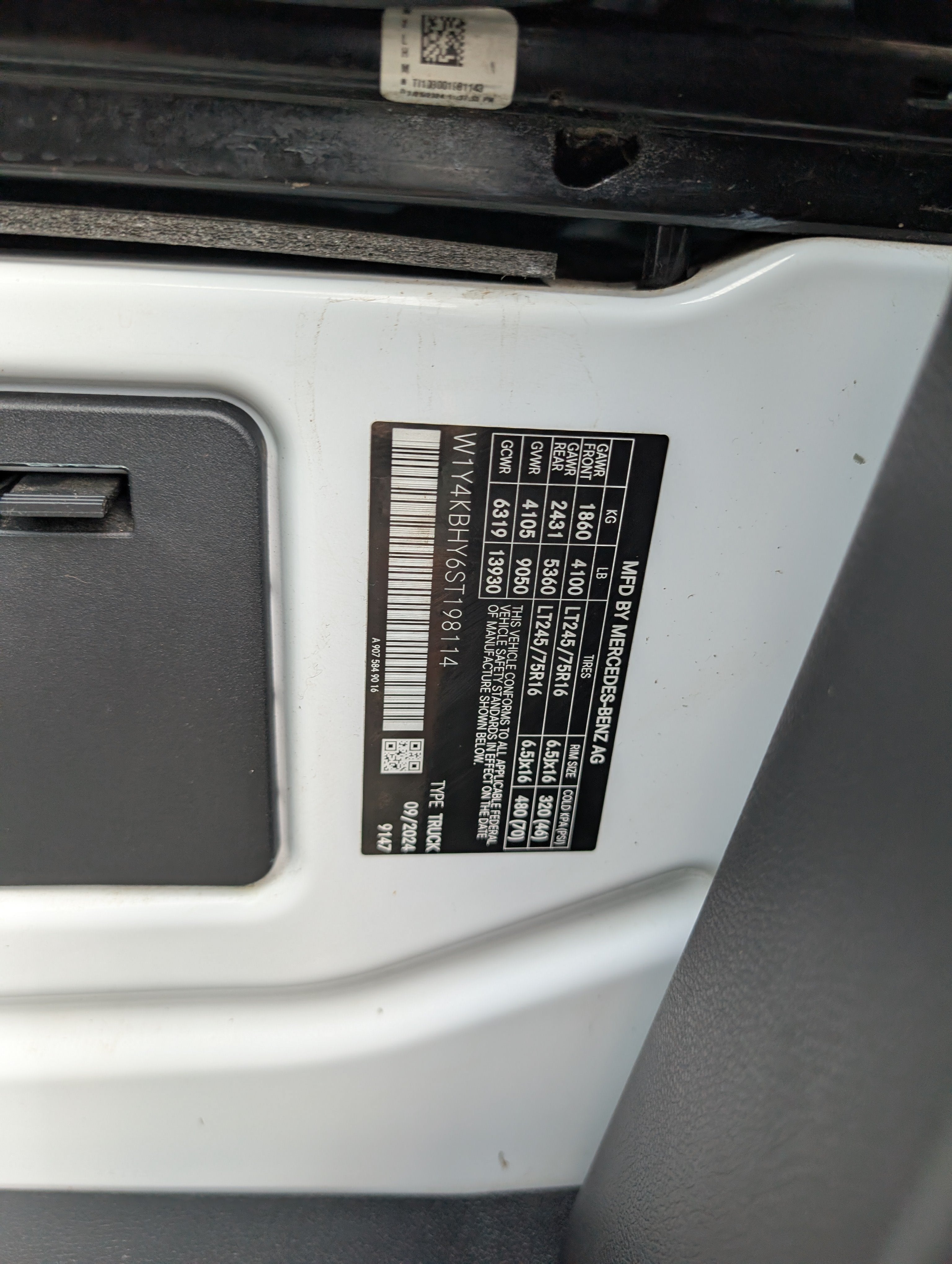 2025 Mercedes-Benz Sprinter Cargo Van Cargo 144 WB
