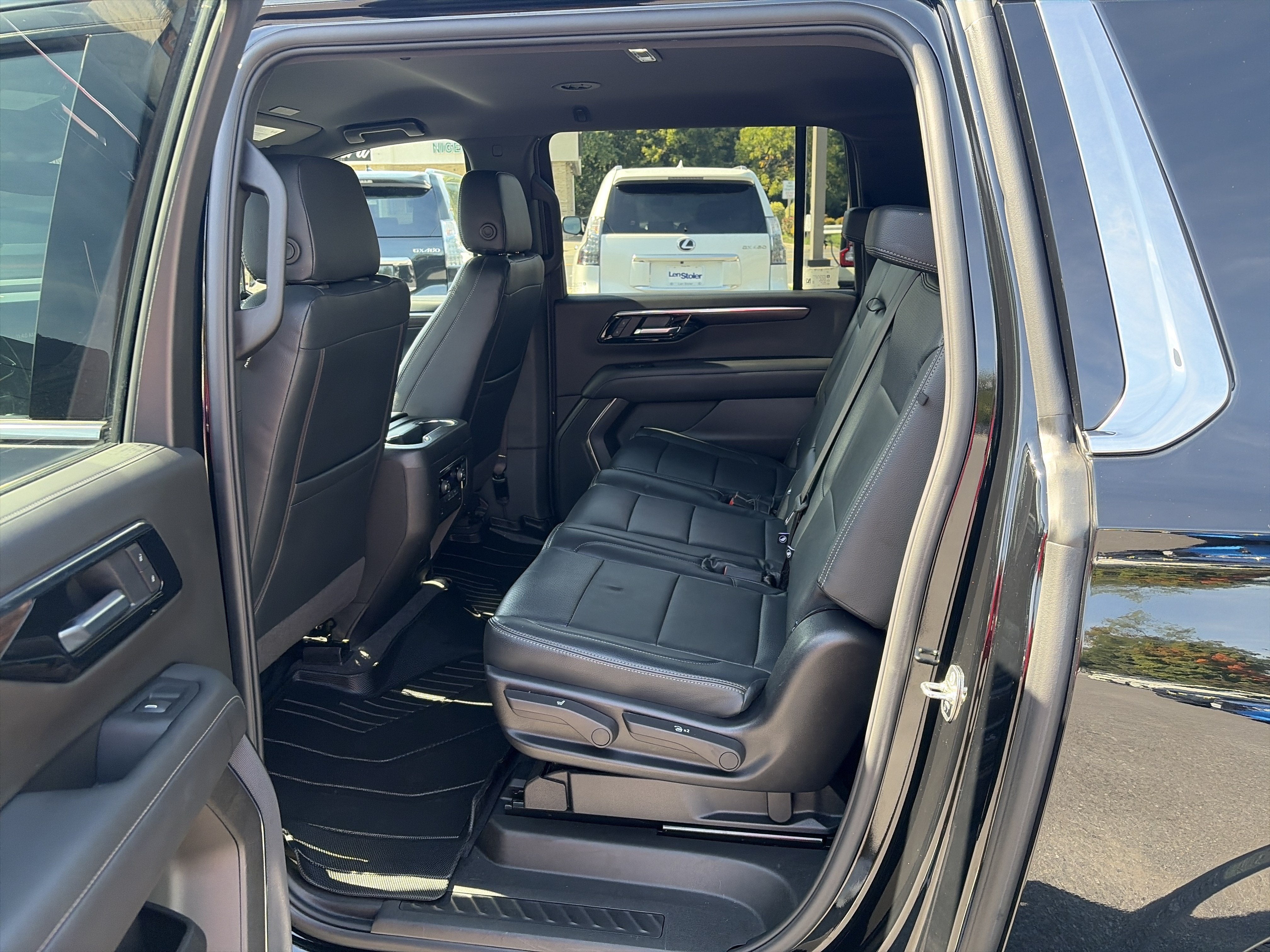 2025 Chevrolet Suburban LS