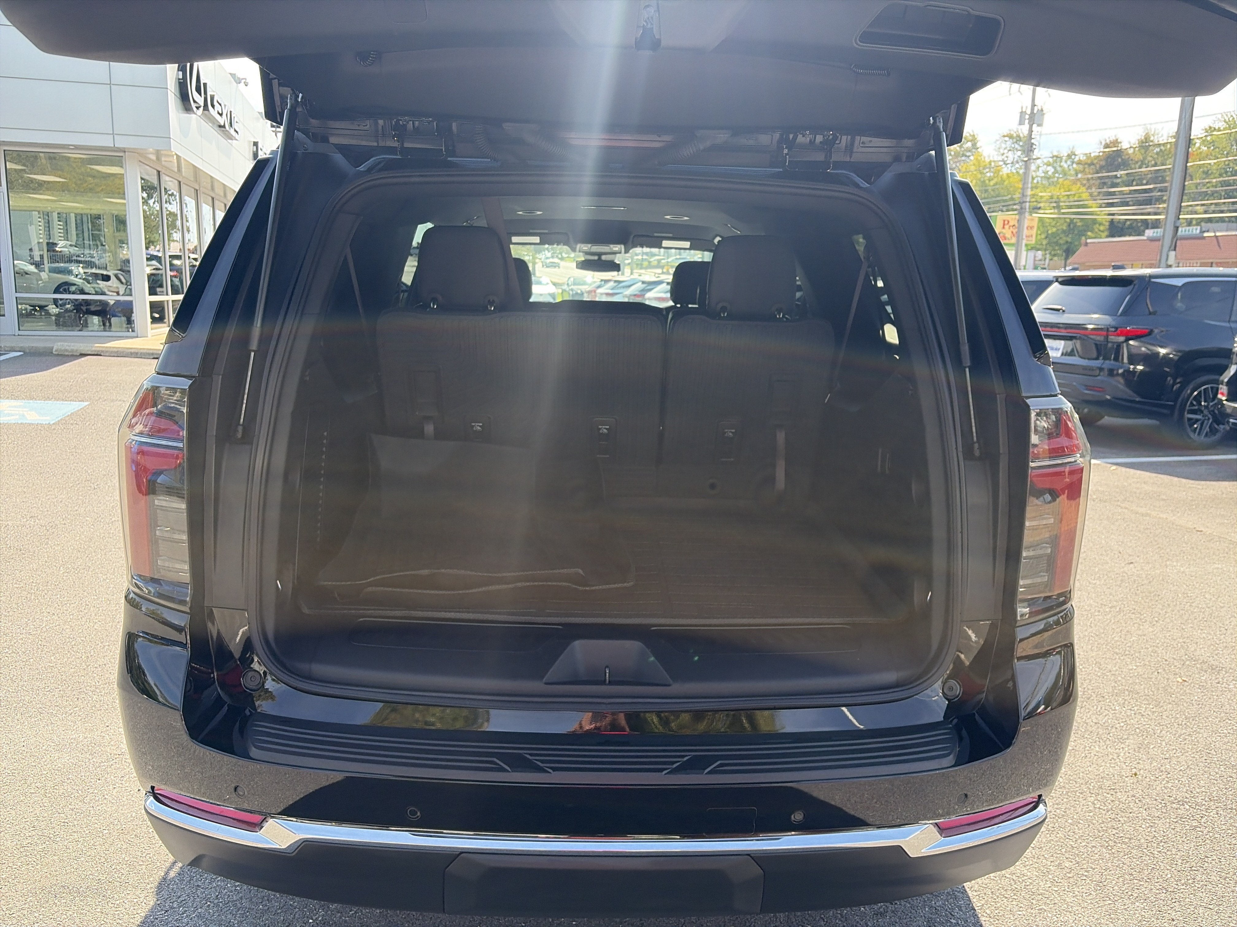 2025 Chevrolet Suburban LS