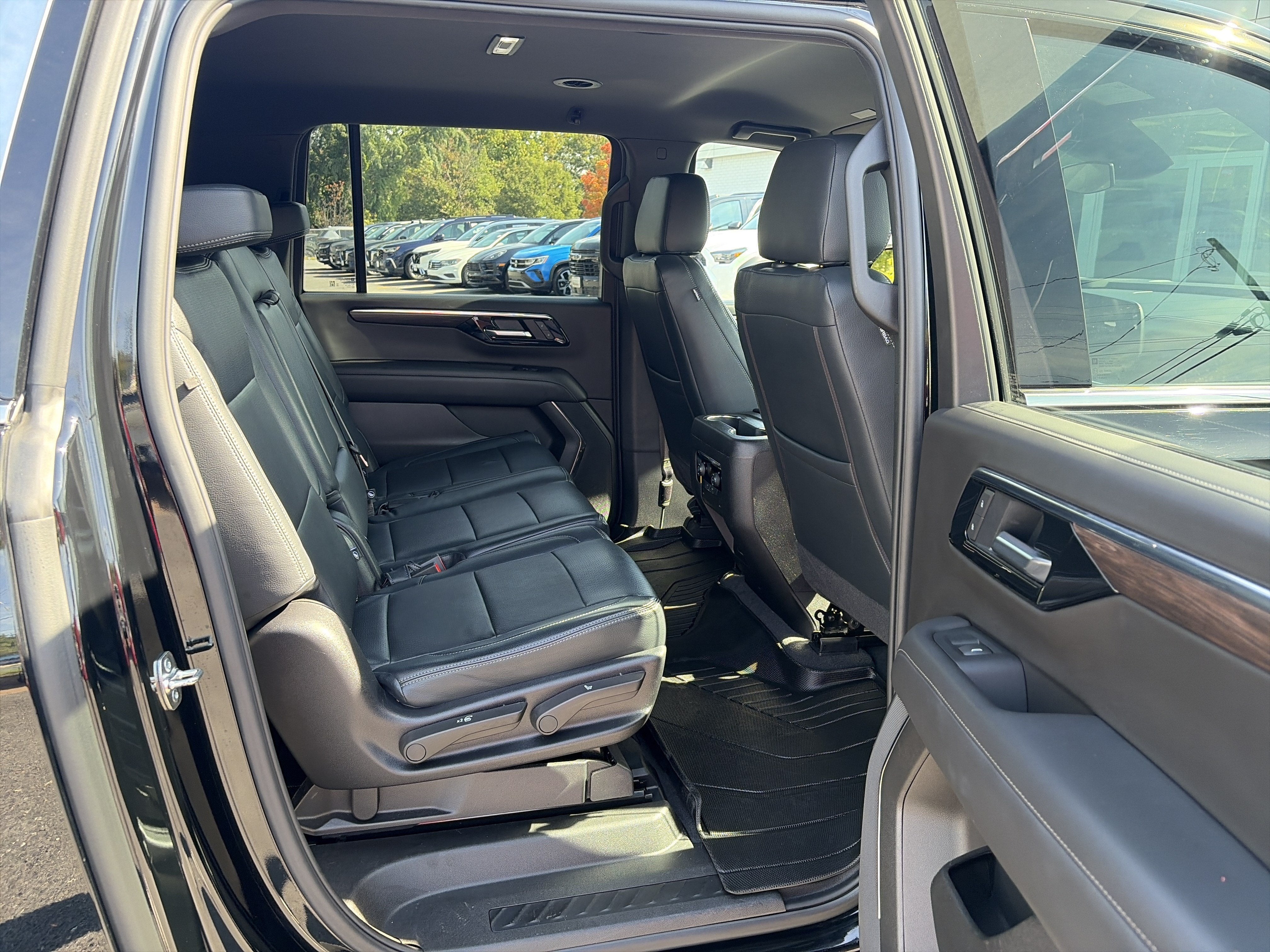 2025 Chevrolet Suburban LS