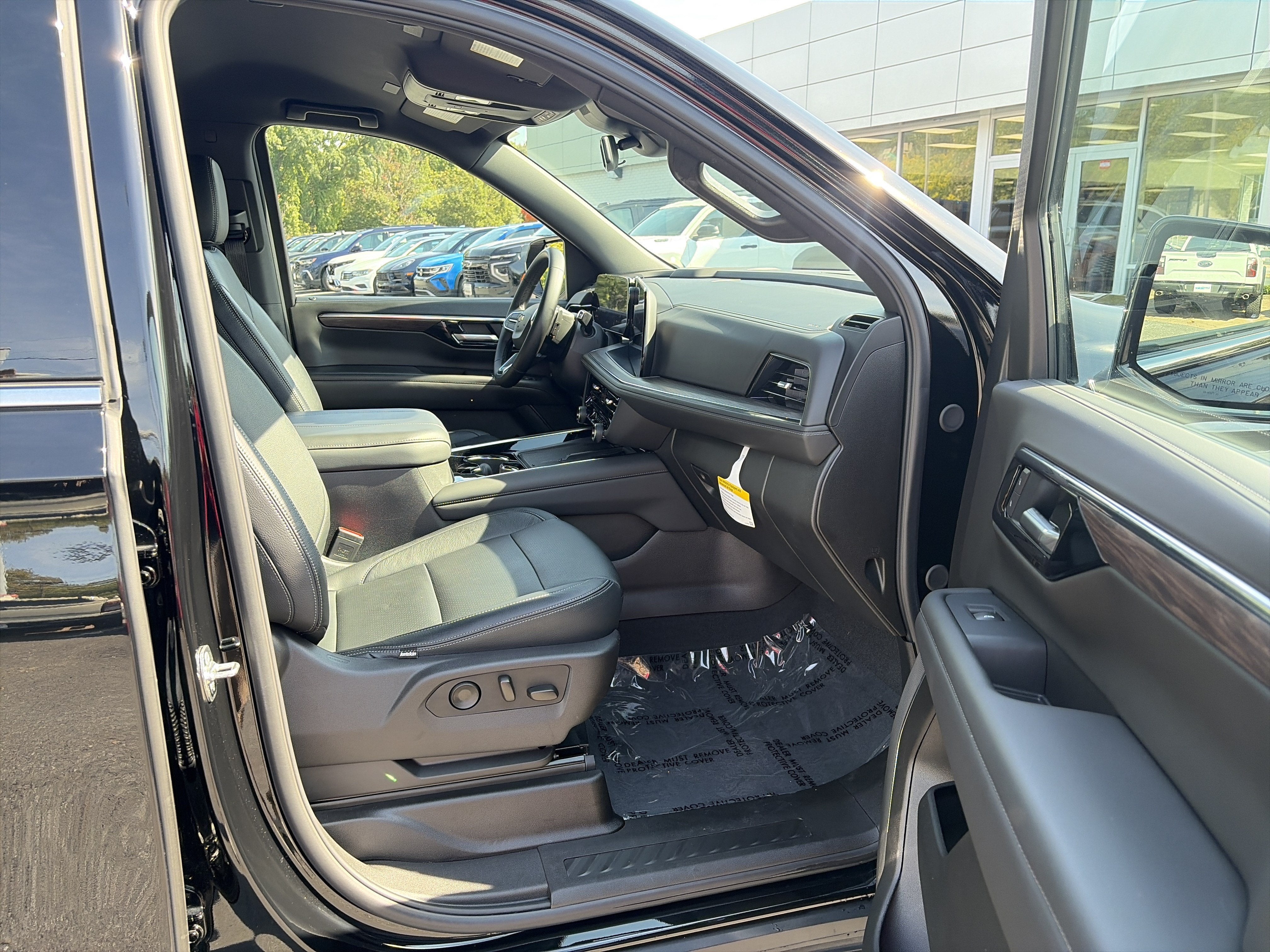 2025 Chevrolet Suburban LS