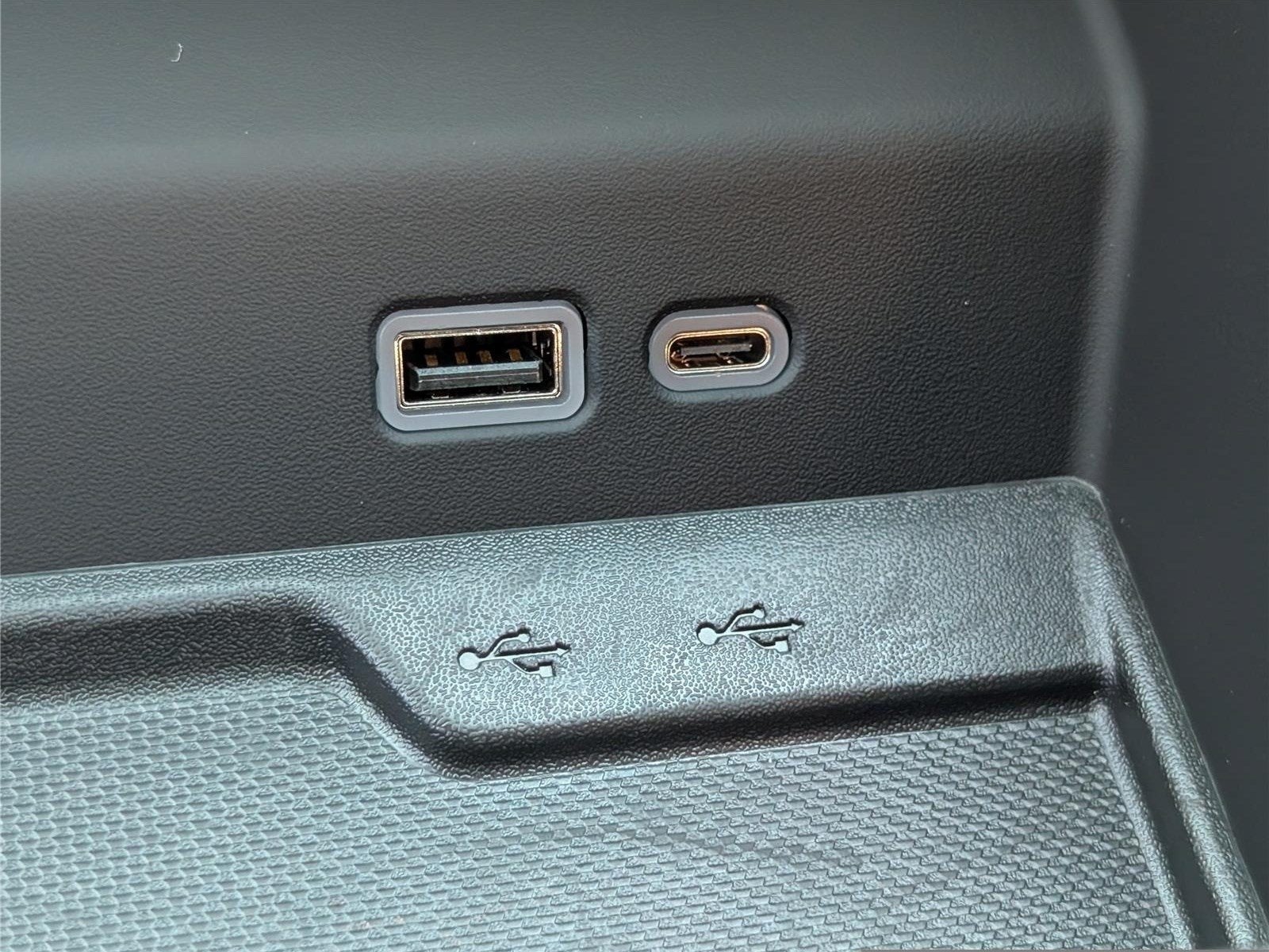 2025 Chevrolet Suburban LS