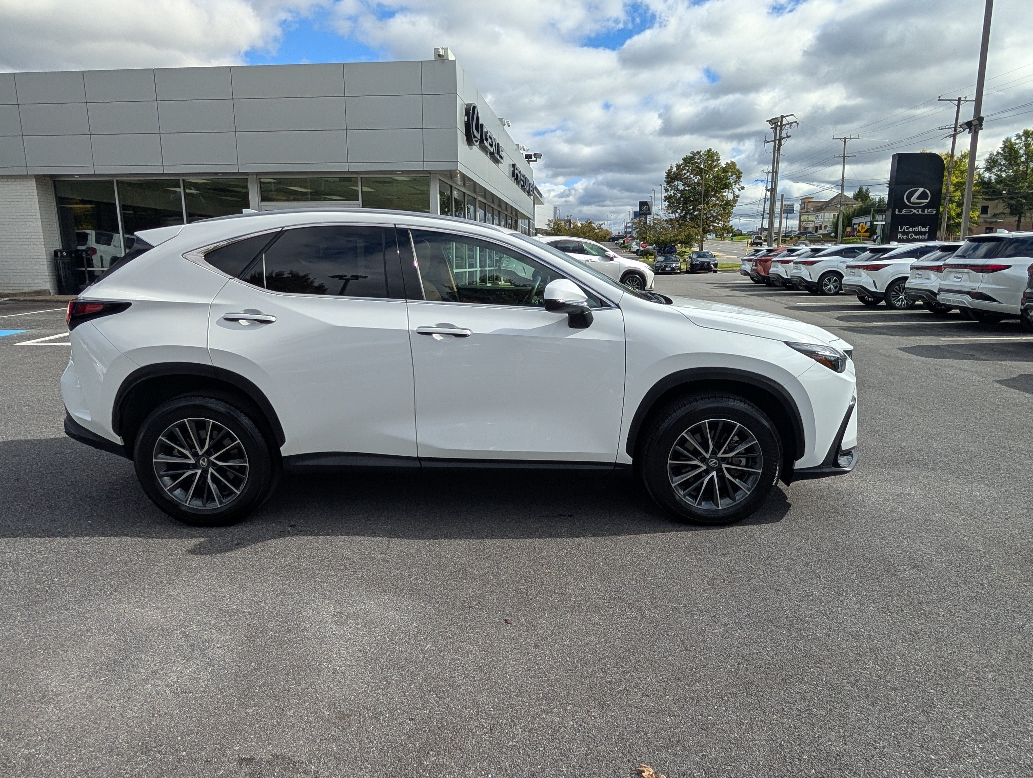 2026 Lexus NX 350h Premium AWD