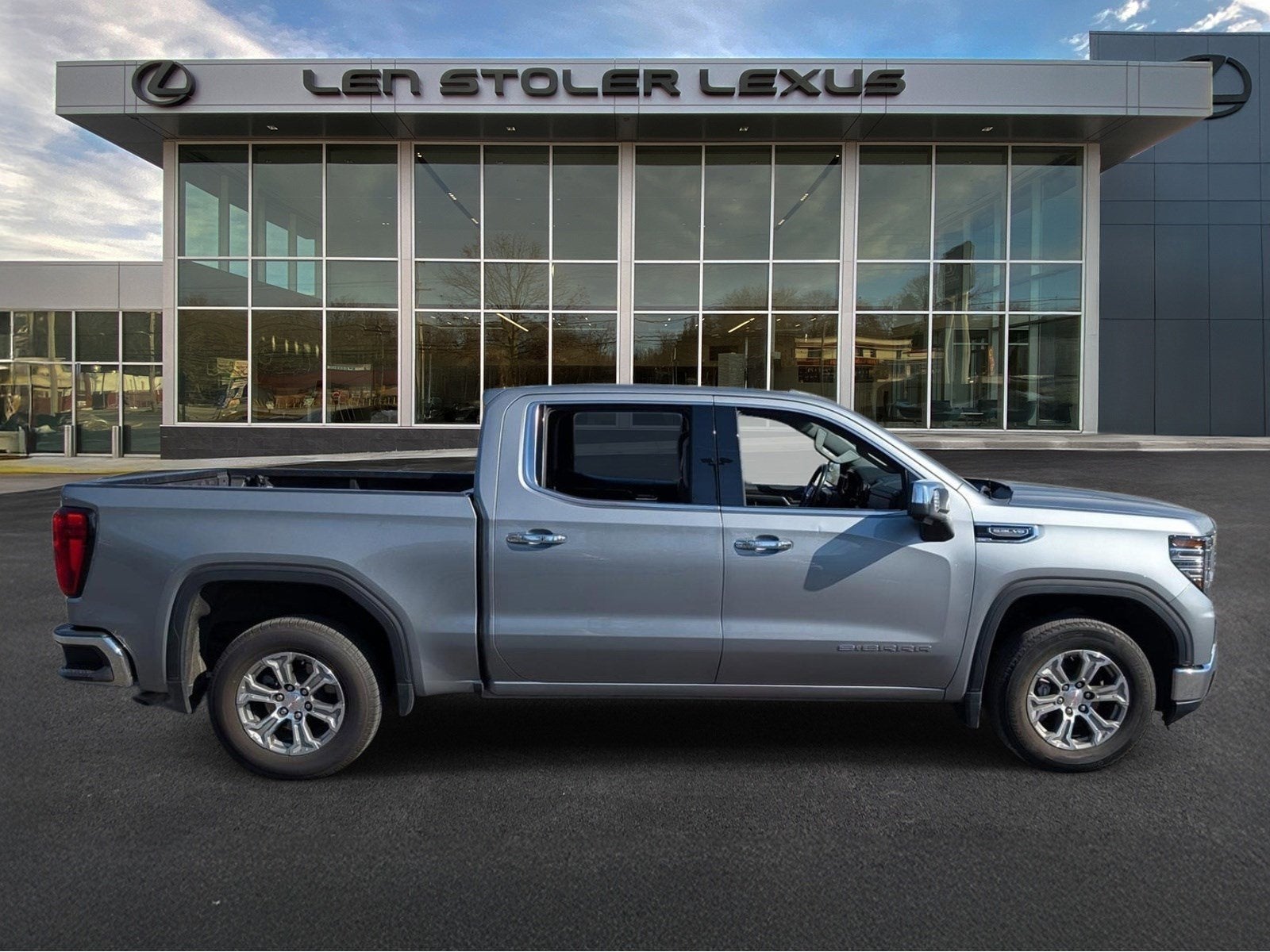 2024 GMC Sierra 1500 SLT