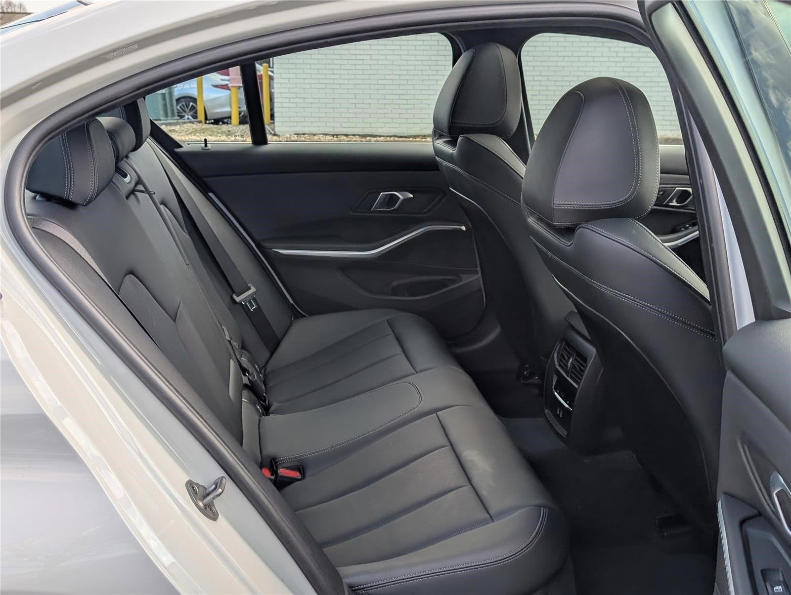 2025 BMW 3 Series 330i