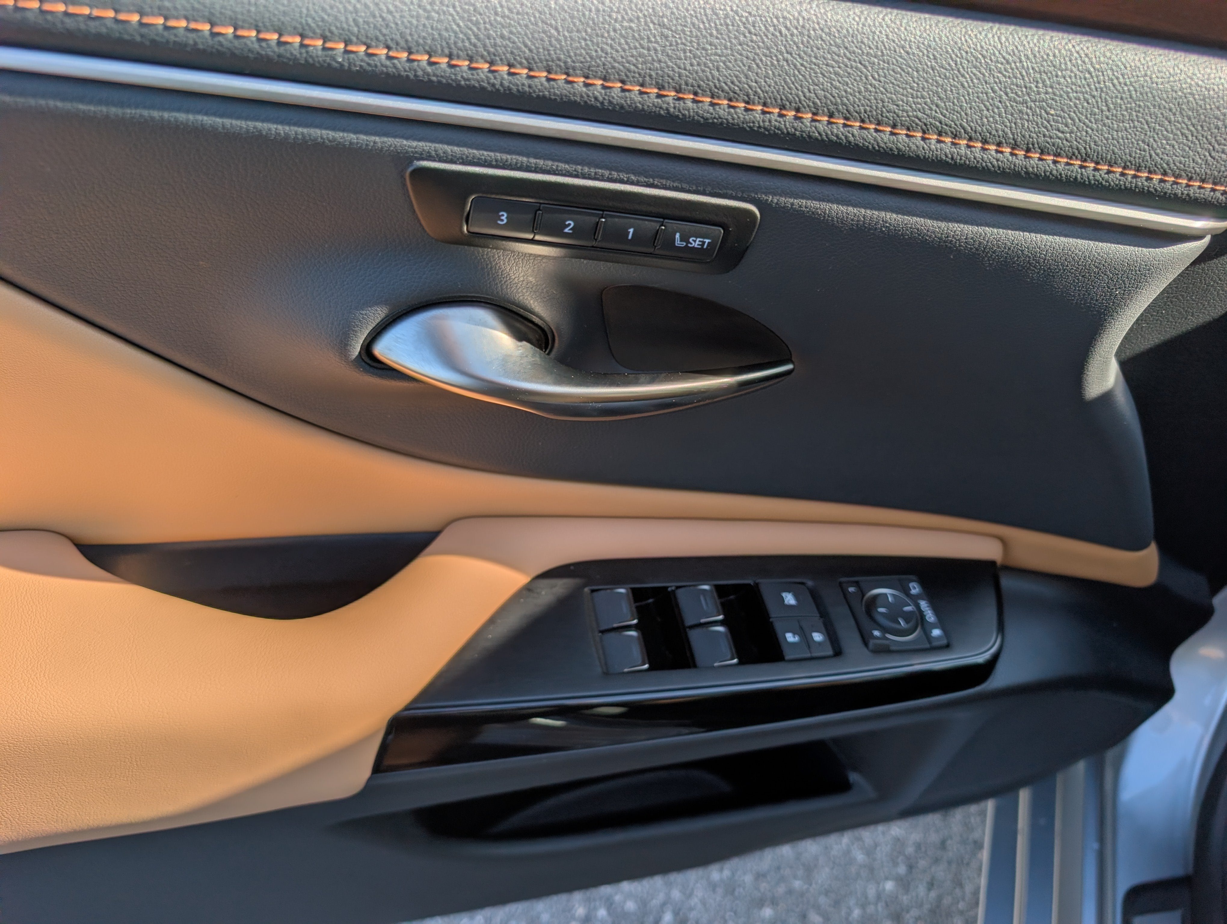 2025 Lexus ES 300h FWD