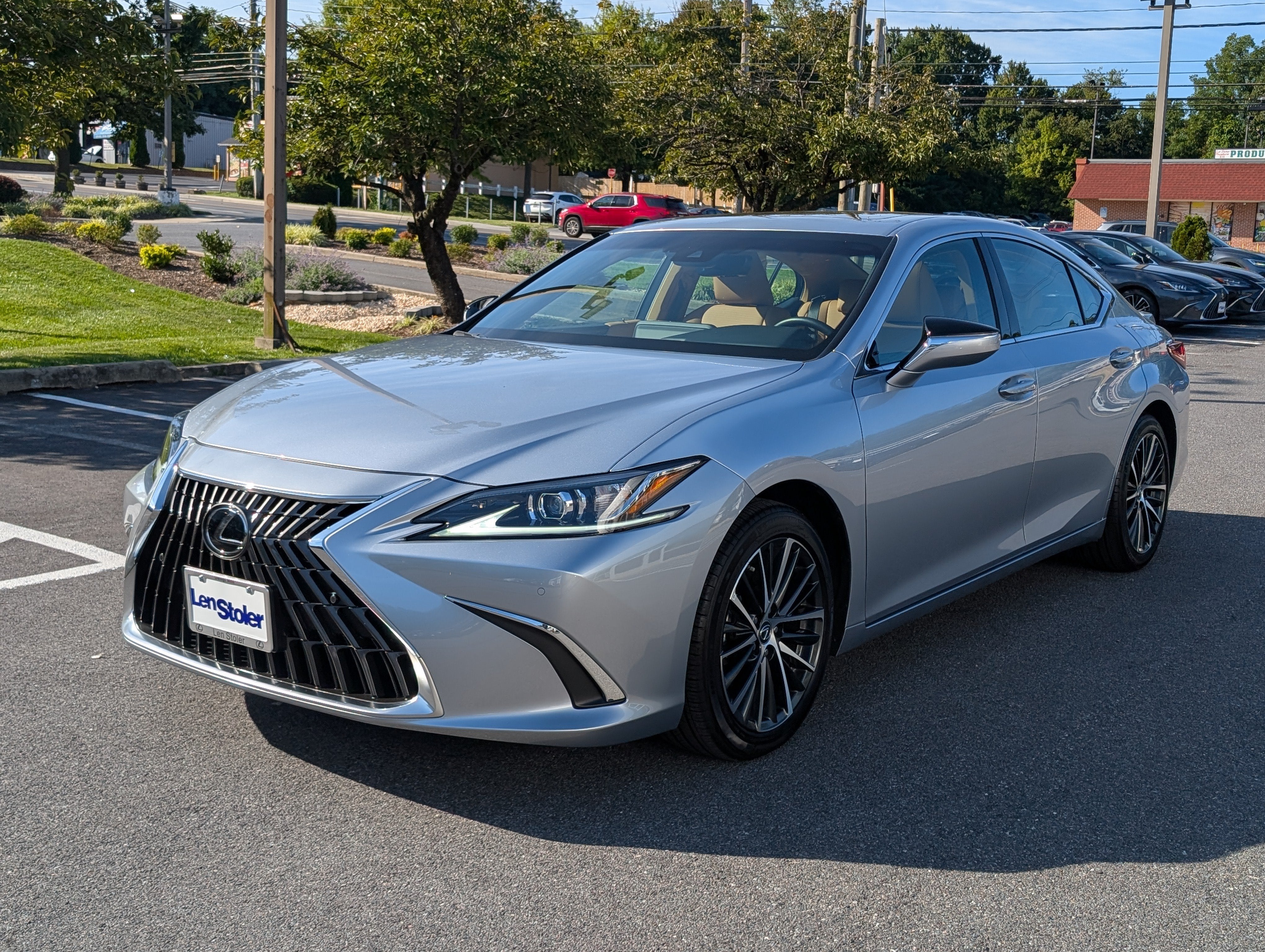 2025 Lexus ES 300h FWD
